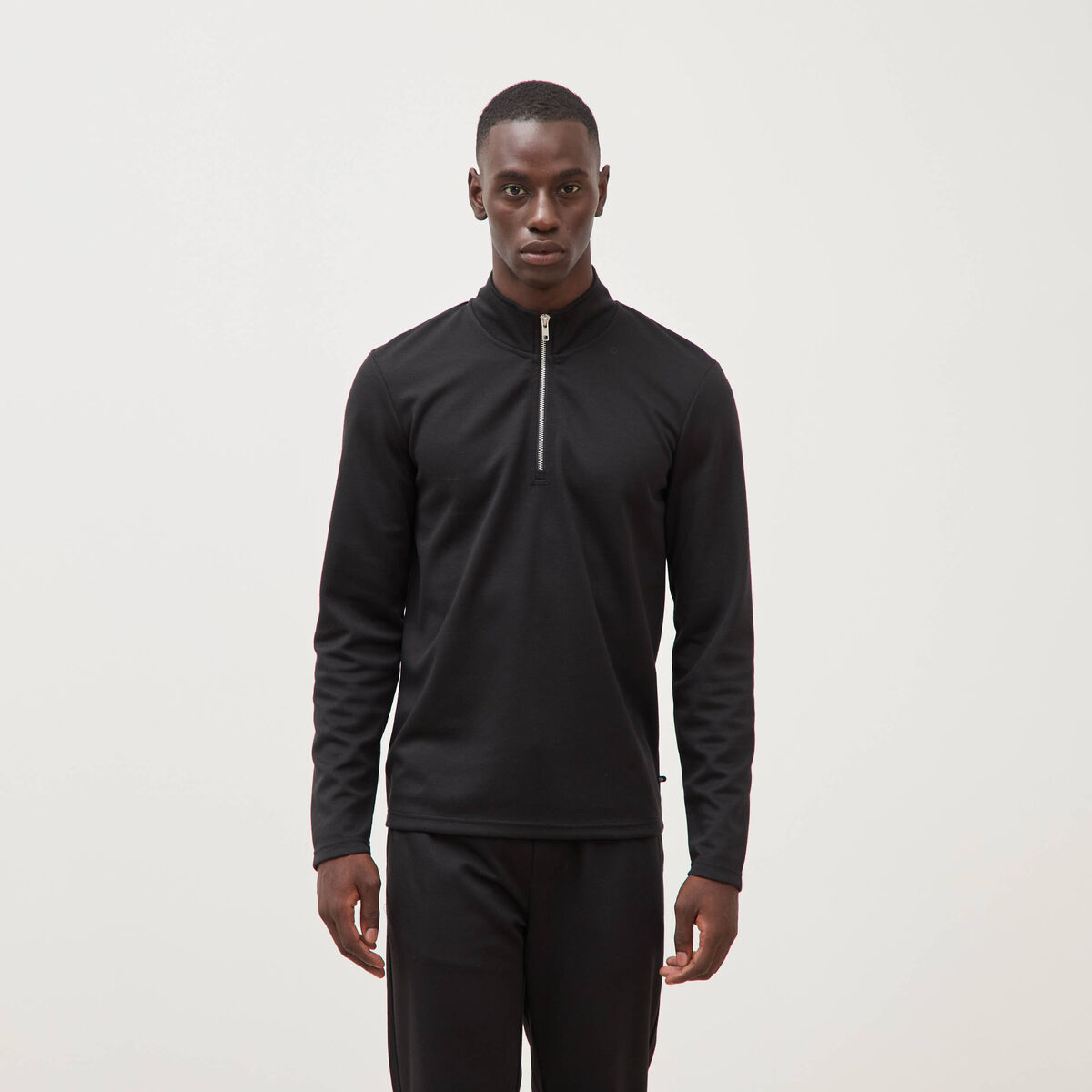 Sweat droit col montant manches longues noir homme