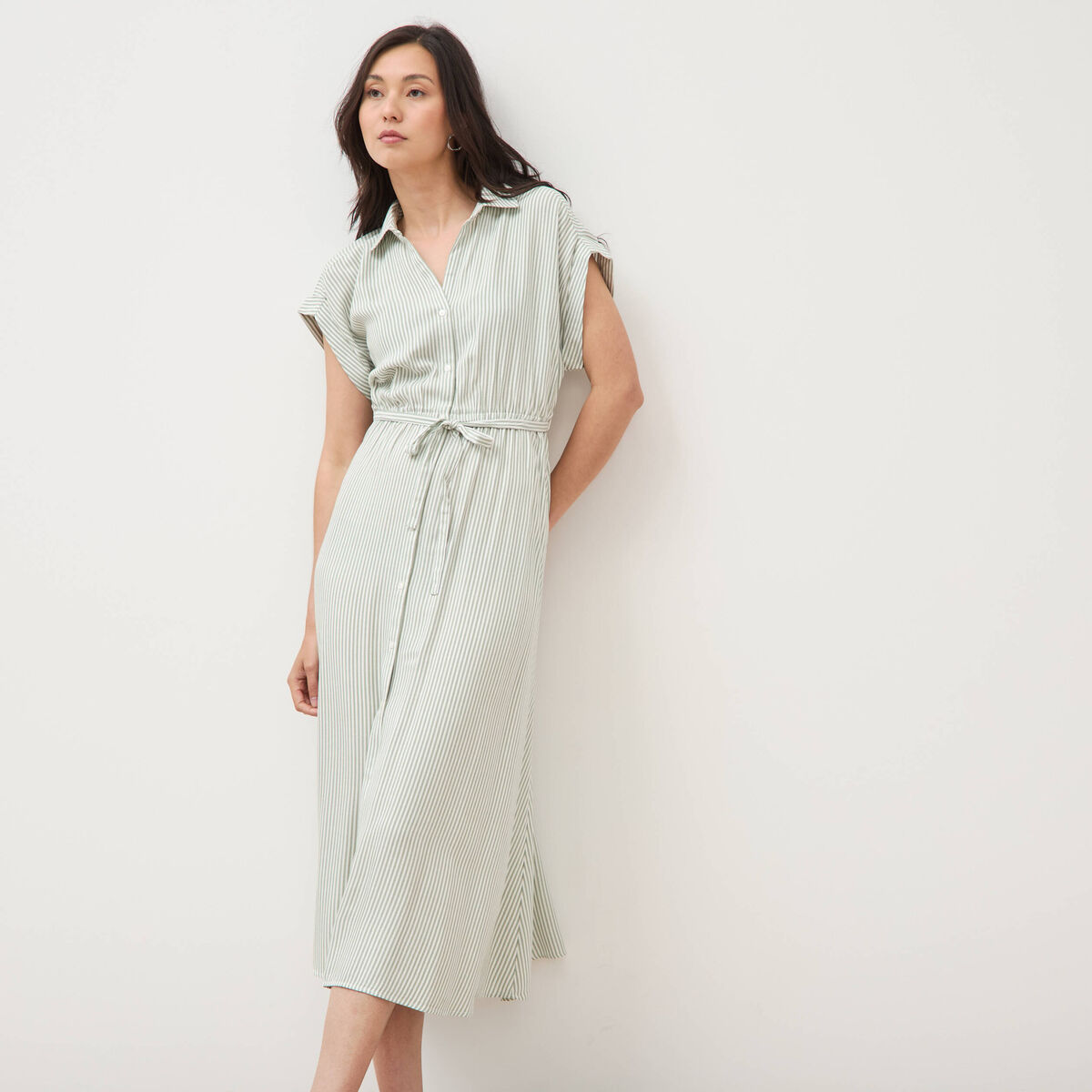 Robe longue &eacute;vas&eacute;e ceintur&eacute;e vert olive femme