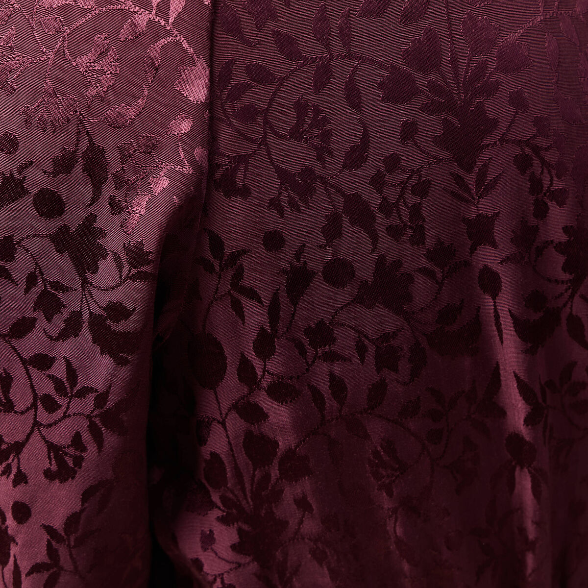 Robe &eacute;vas&eacute;e satin prune femme