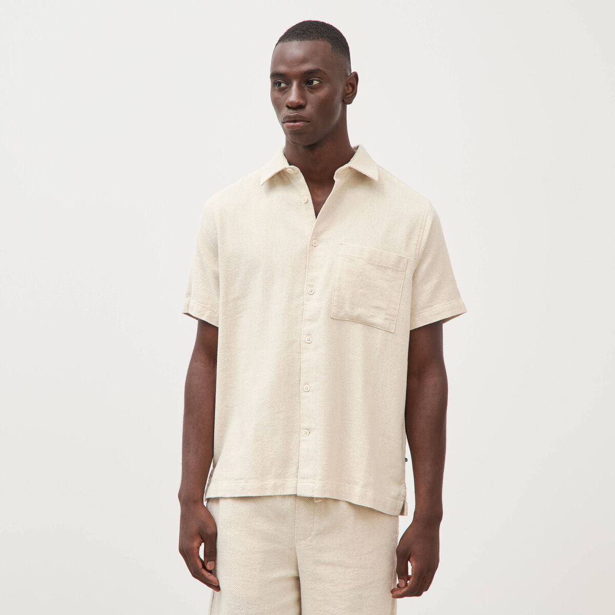 Chemise manches courtes col am&eacute;ricain sable homme
