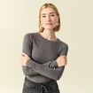 T-shirt cintr&eacute; manches longues col rond gris fonc&eacute; femme