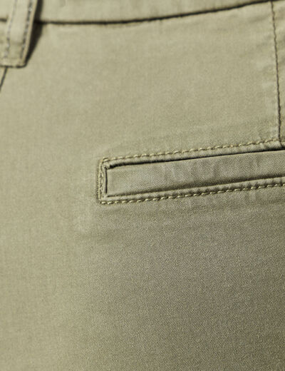 Short chino éco-responsable vert kaki femme