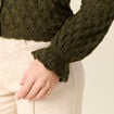 Gilet ajour&eacute; droit court col v vert kaki femme