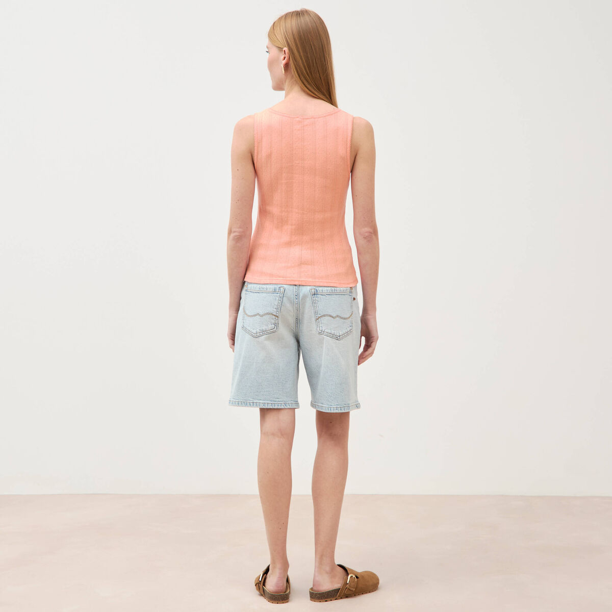 D&eacute;bardeur droit court col rond rose corail femme