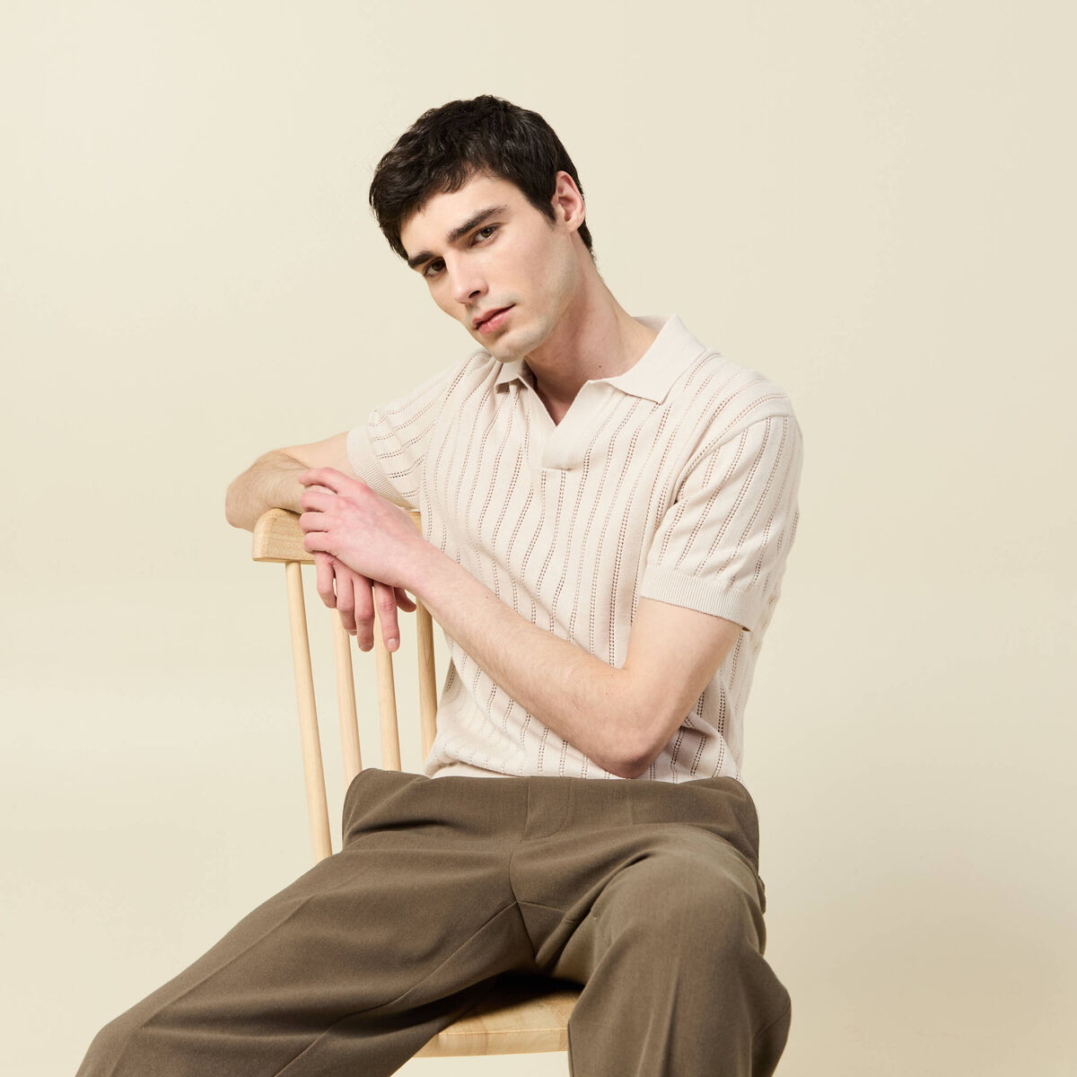 Polo cintr&eacute; col cubain manches courtes sable homme