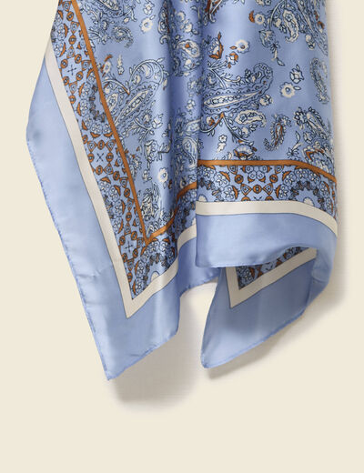 Foulard satin&eacute; bleu ciel femme