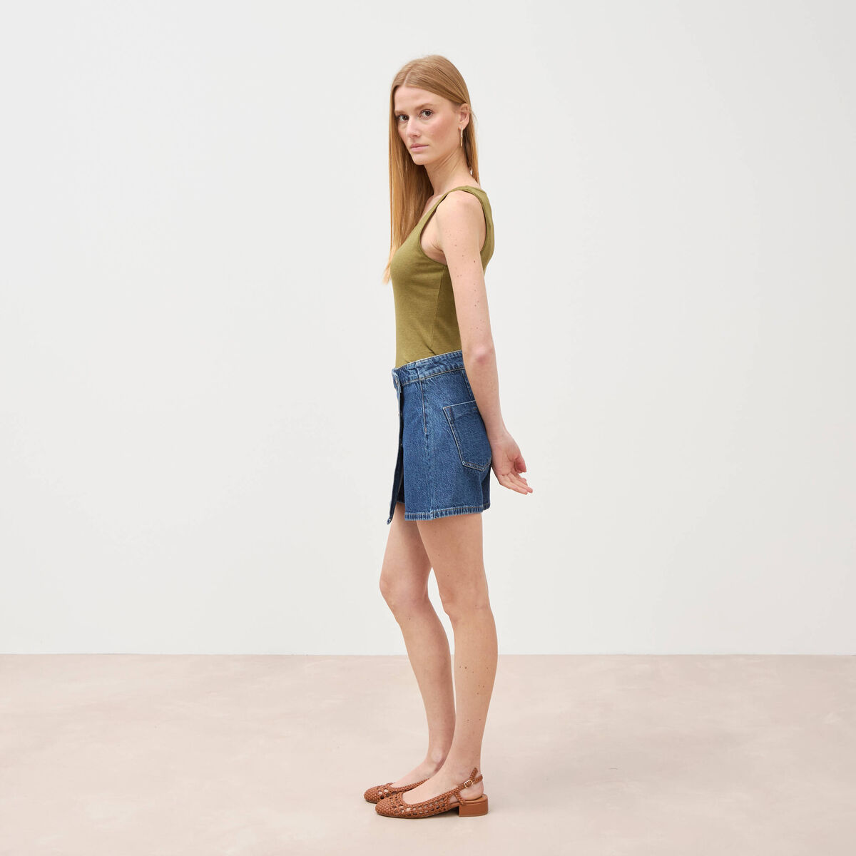 D&eacute;bardeur cintr&eacute; d&eacute;collet&eacute; sans manches vert kaki femme