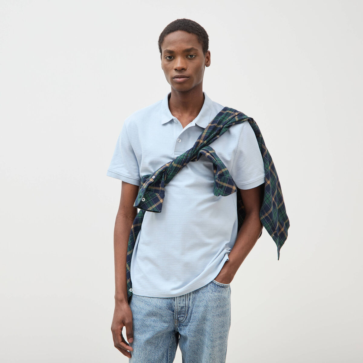 Polo cintr&eacute; en coton manches courtes bleu ciel homme