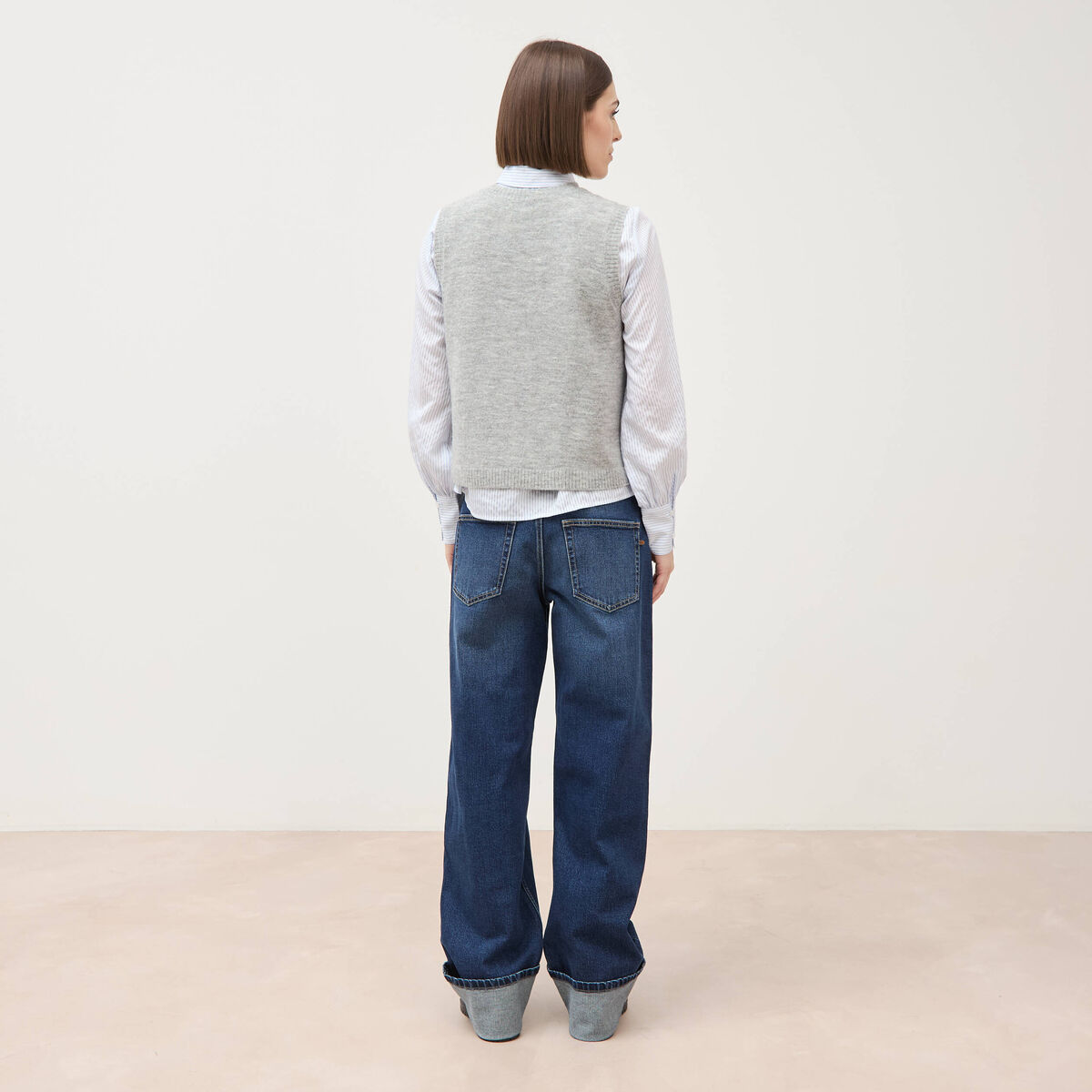 Pull droit court sans manches col rond gris femme