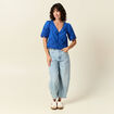 Blouse manches courtes brodée bleu electrique femme