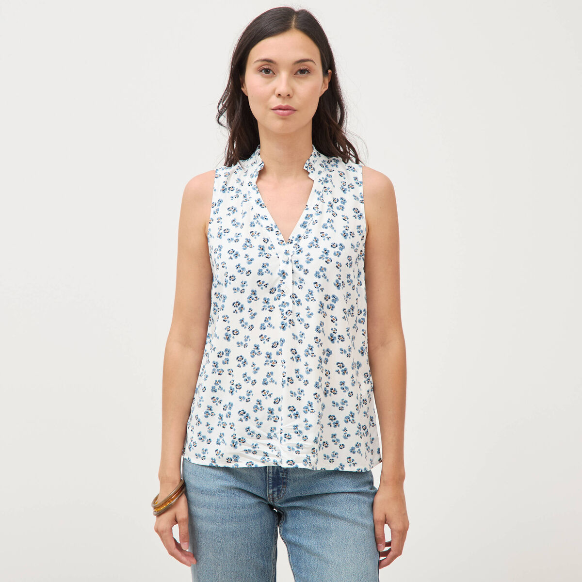 Top sans manches col v fluide ecru femme