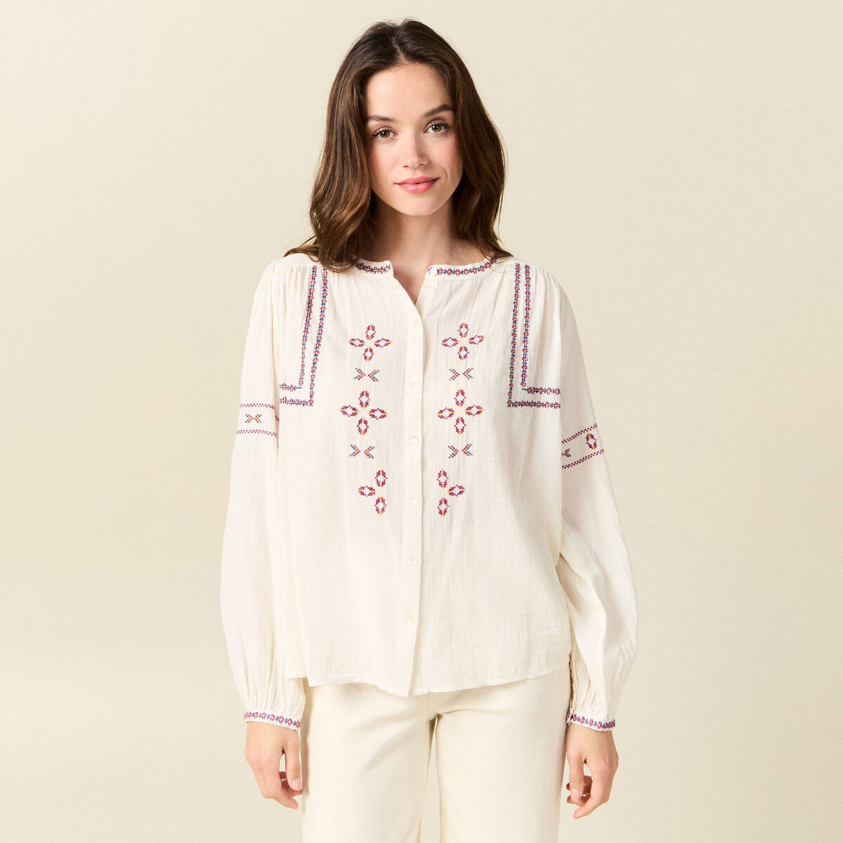 Chemise manches longues brodée creme femme