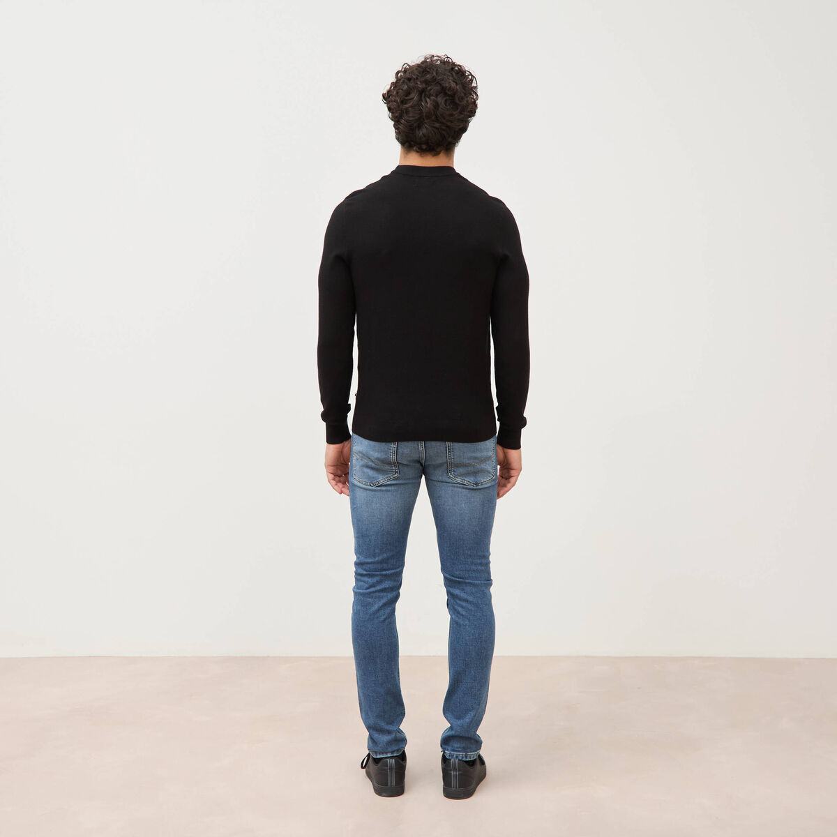Pull manches longues col rond noir homme