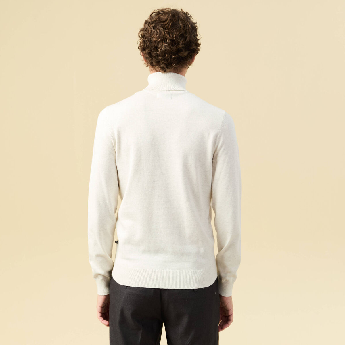 Pull droit court manches longues ecru homme