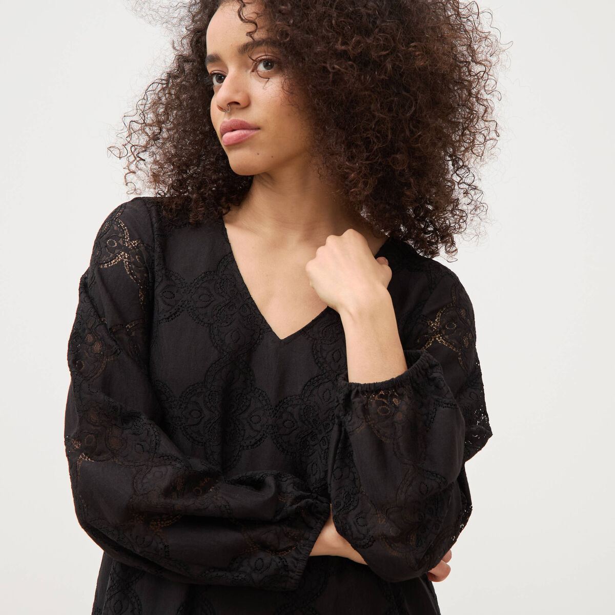Robe dentelle manches longues doubl&eacute;e noir femme