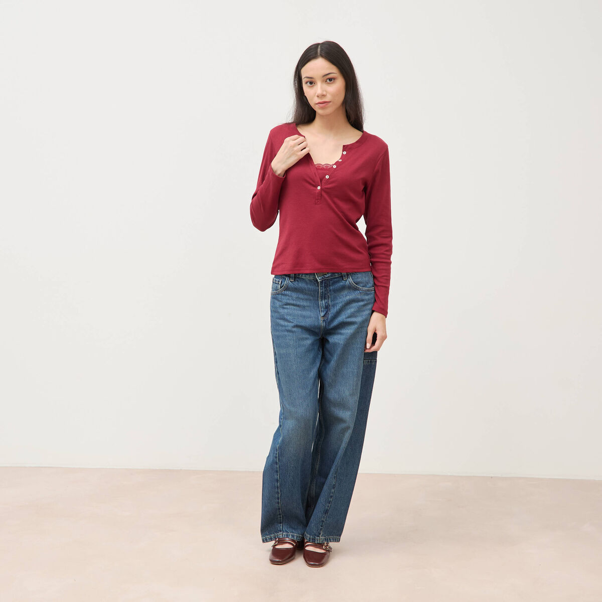 T-shirt cintr&eacute; manches longues rouge fonc&eacute; femme
