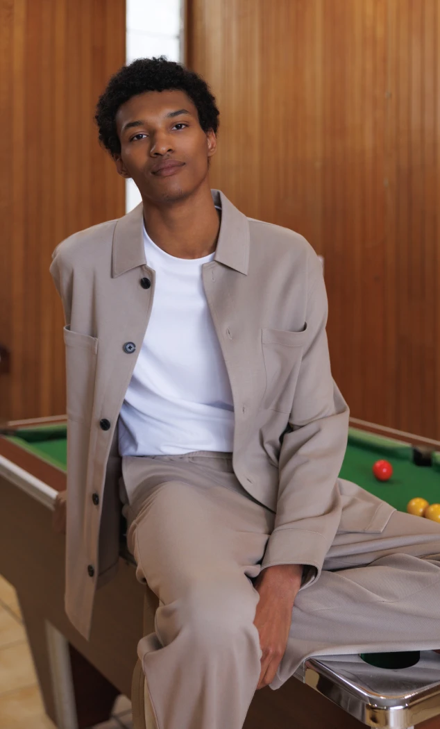 tenue homme - veste et pantalon beiges assortis