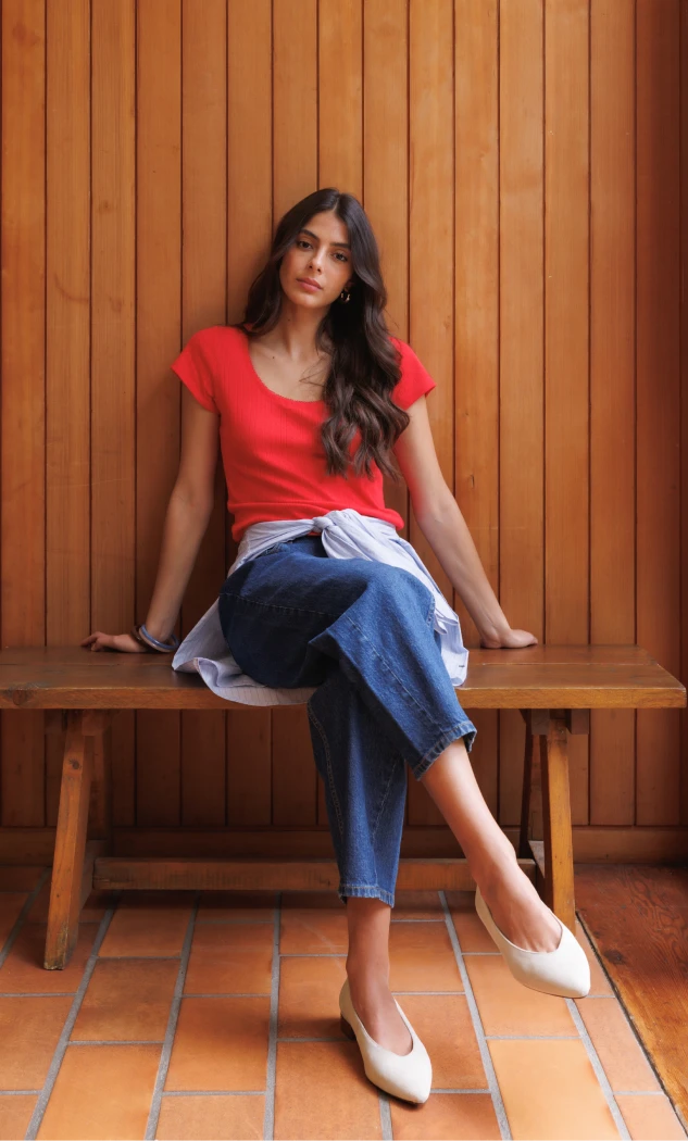 tenue femme - t-shirt rouge et pantalon cropped
