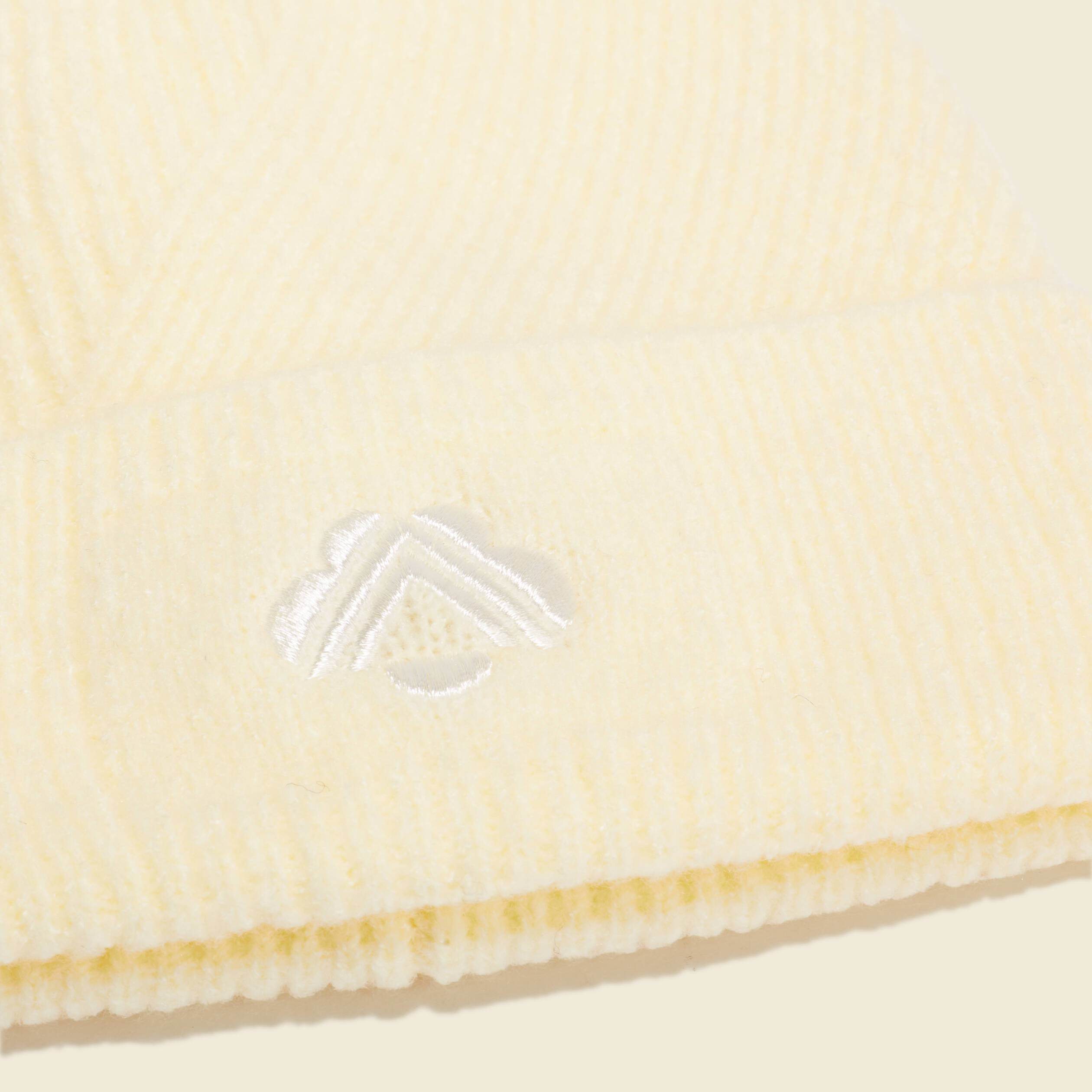 Bonnet tricoté jaune clair femme