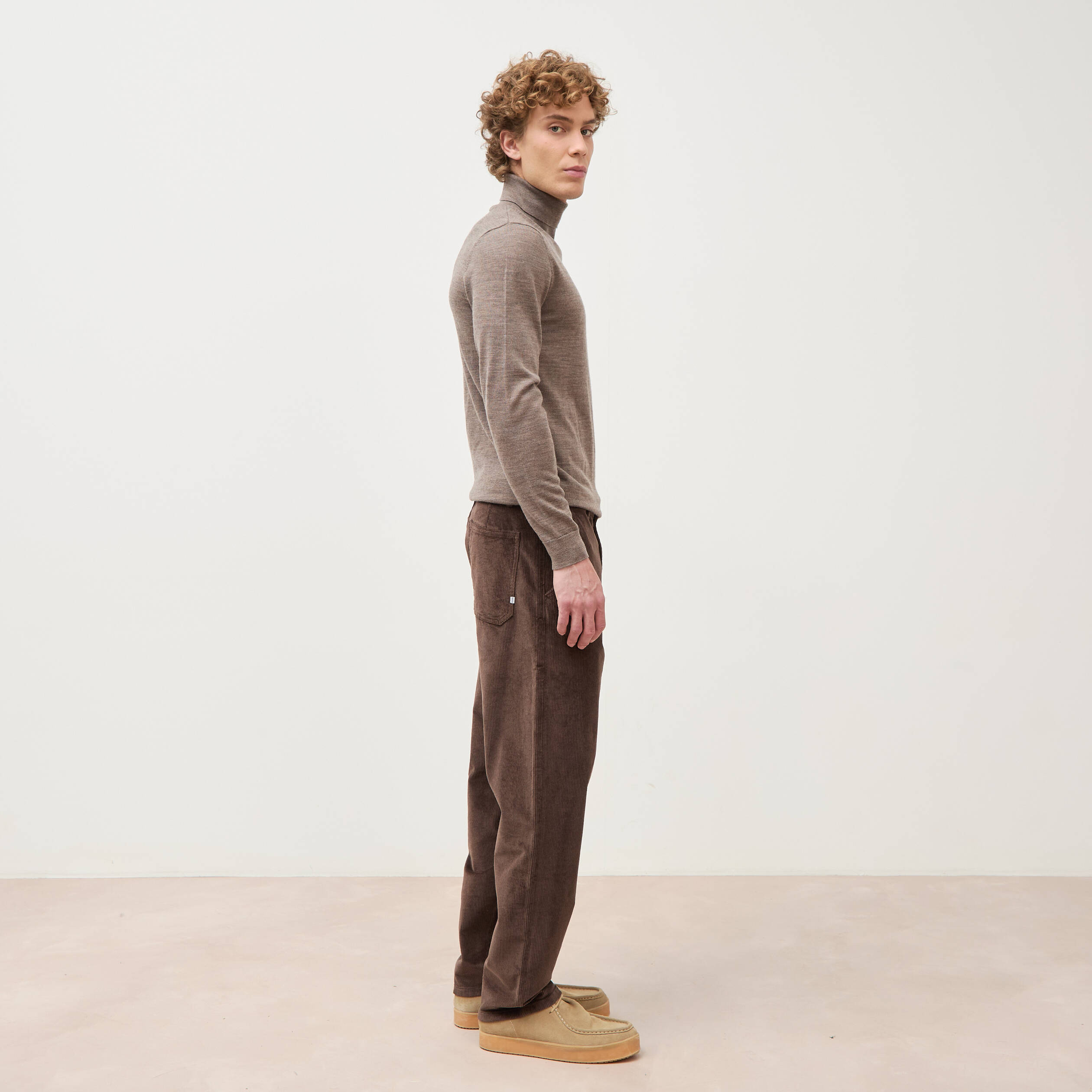 Pantalon droit en velours longueur 32 marron fonc&eacute; homme
