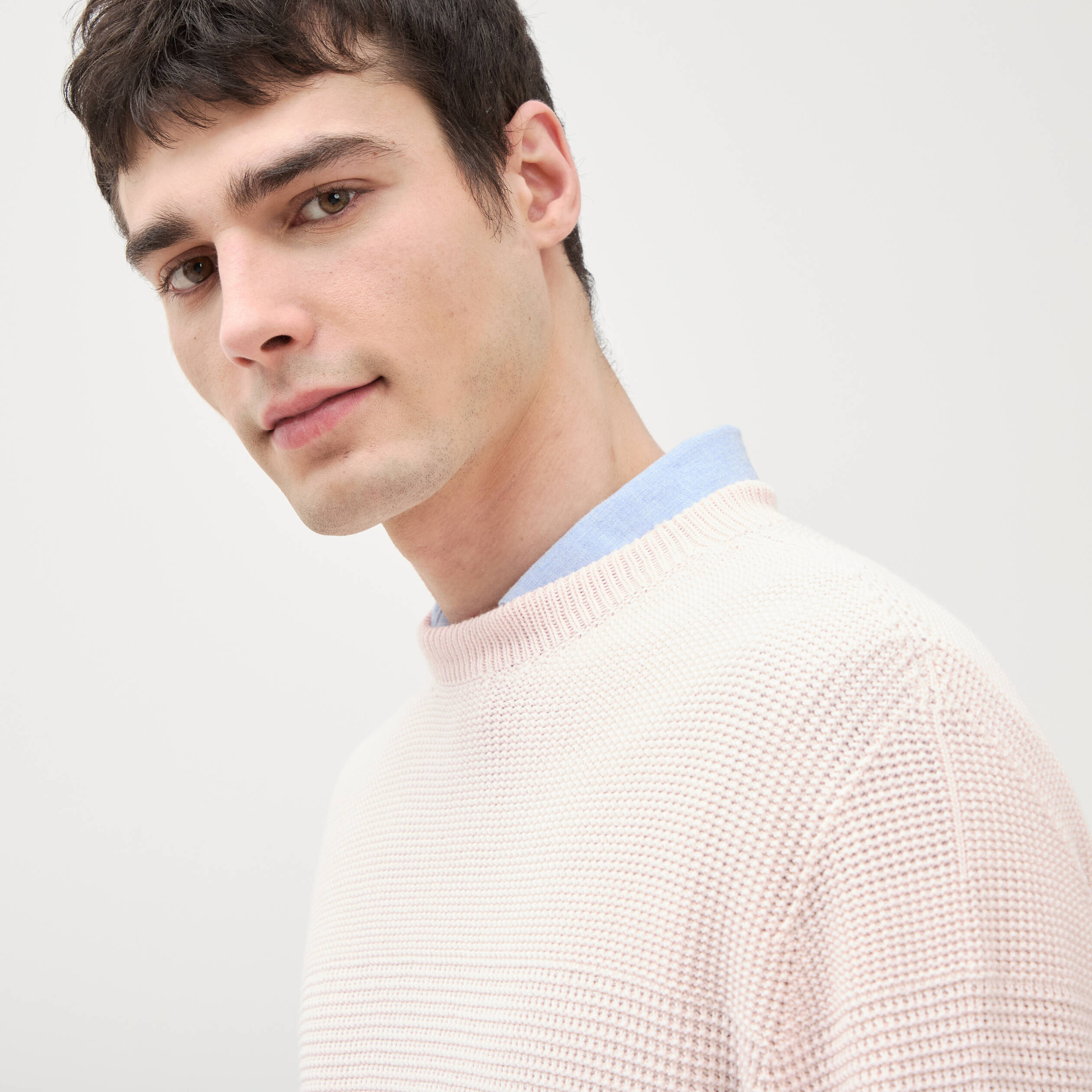 Pull col rond manches longues en coton rose poudr&eacute;e homme
