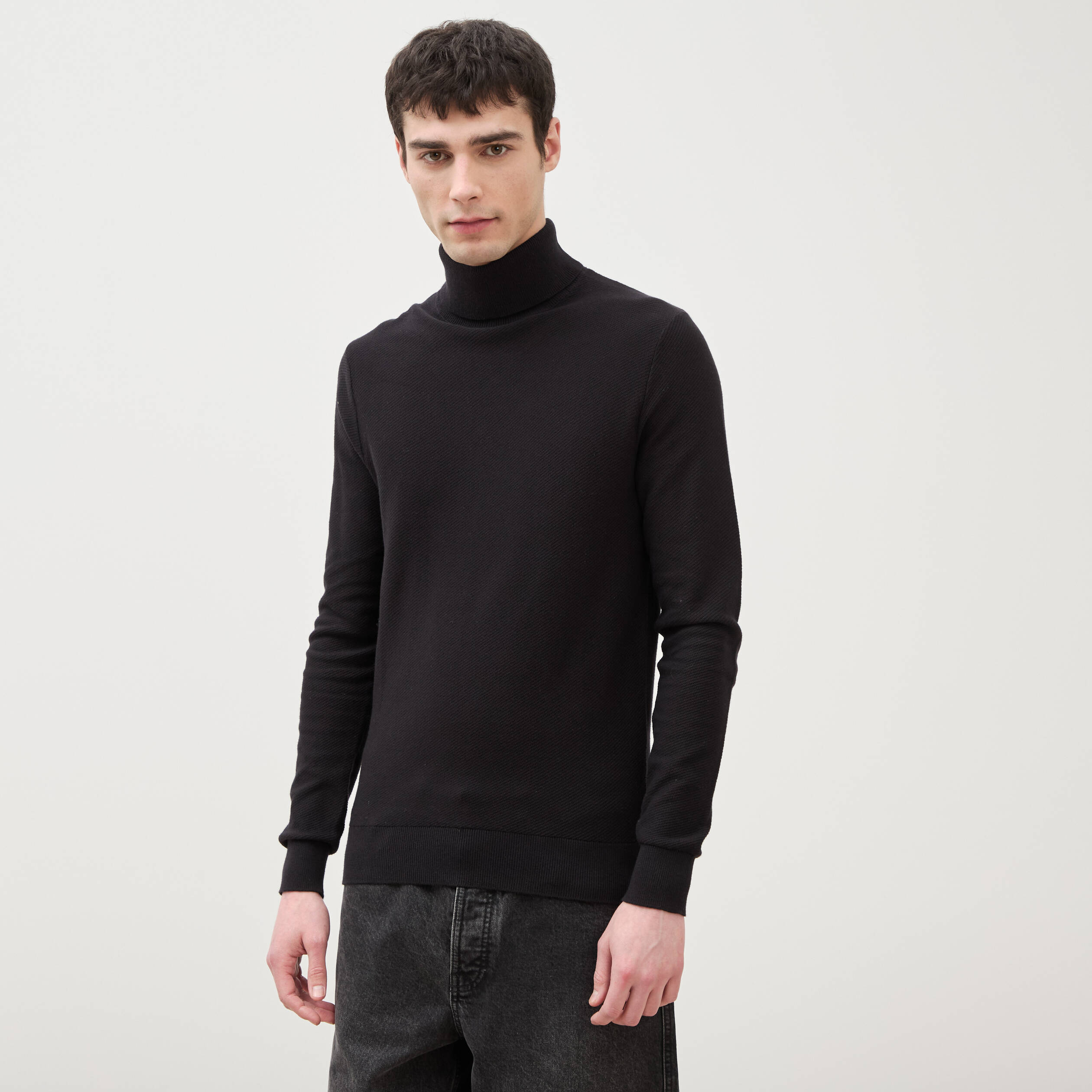 Pull fin col montant manches longues noir homme