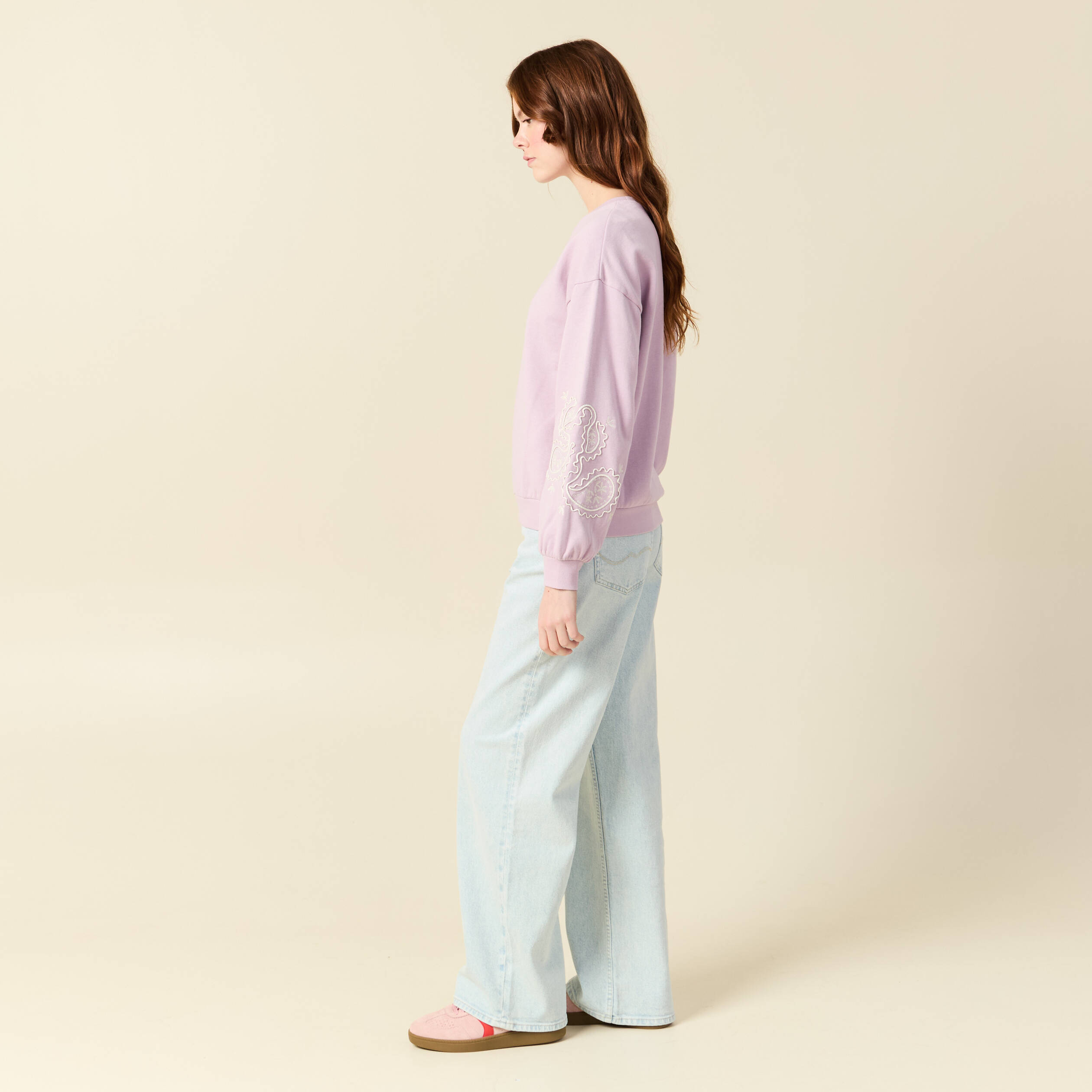 Sweat droit court col rond en coton parme femme