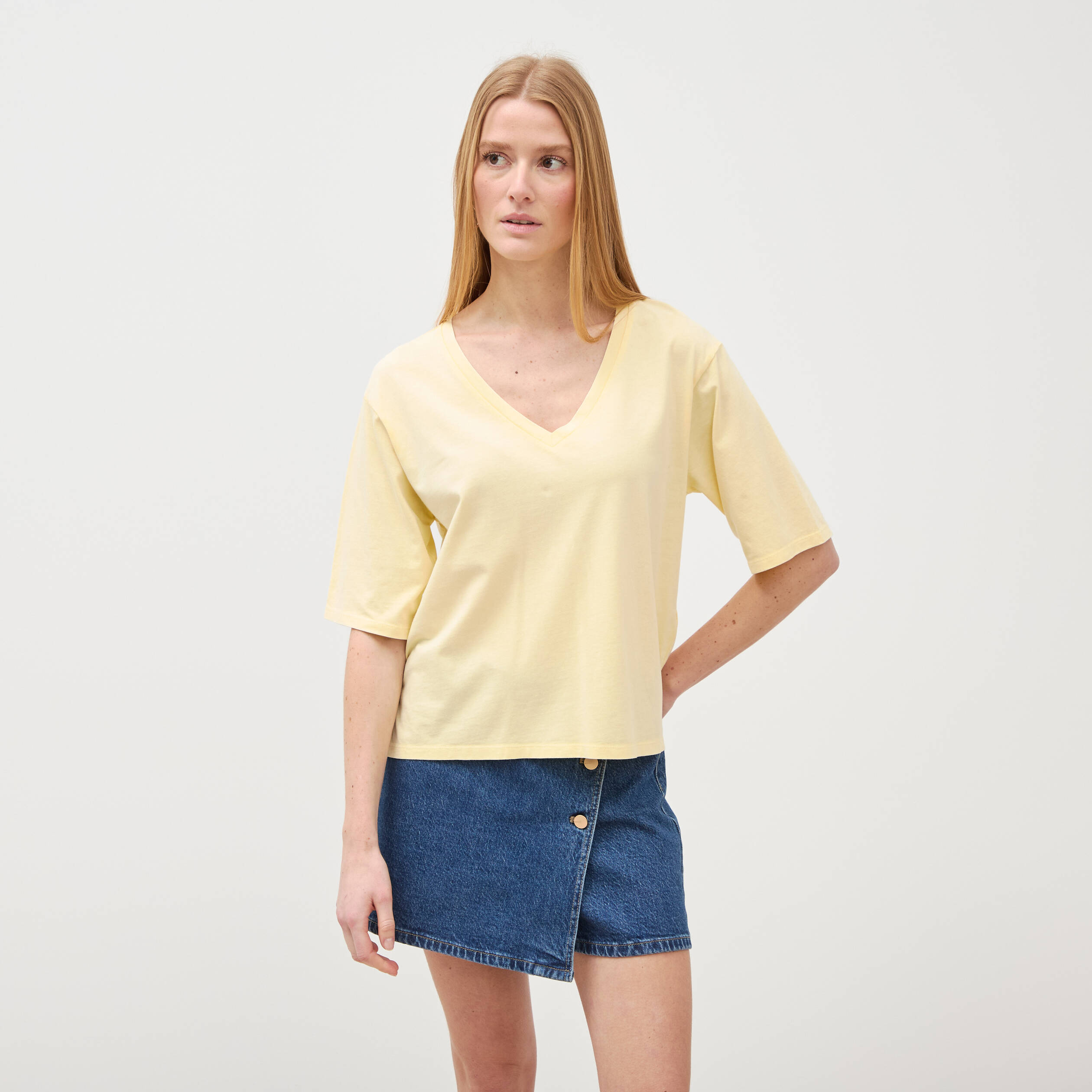 T-shirt col v manches courtes en coton jaune clair femme
