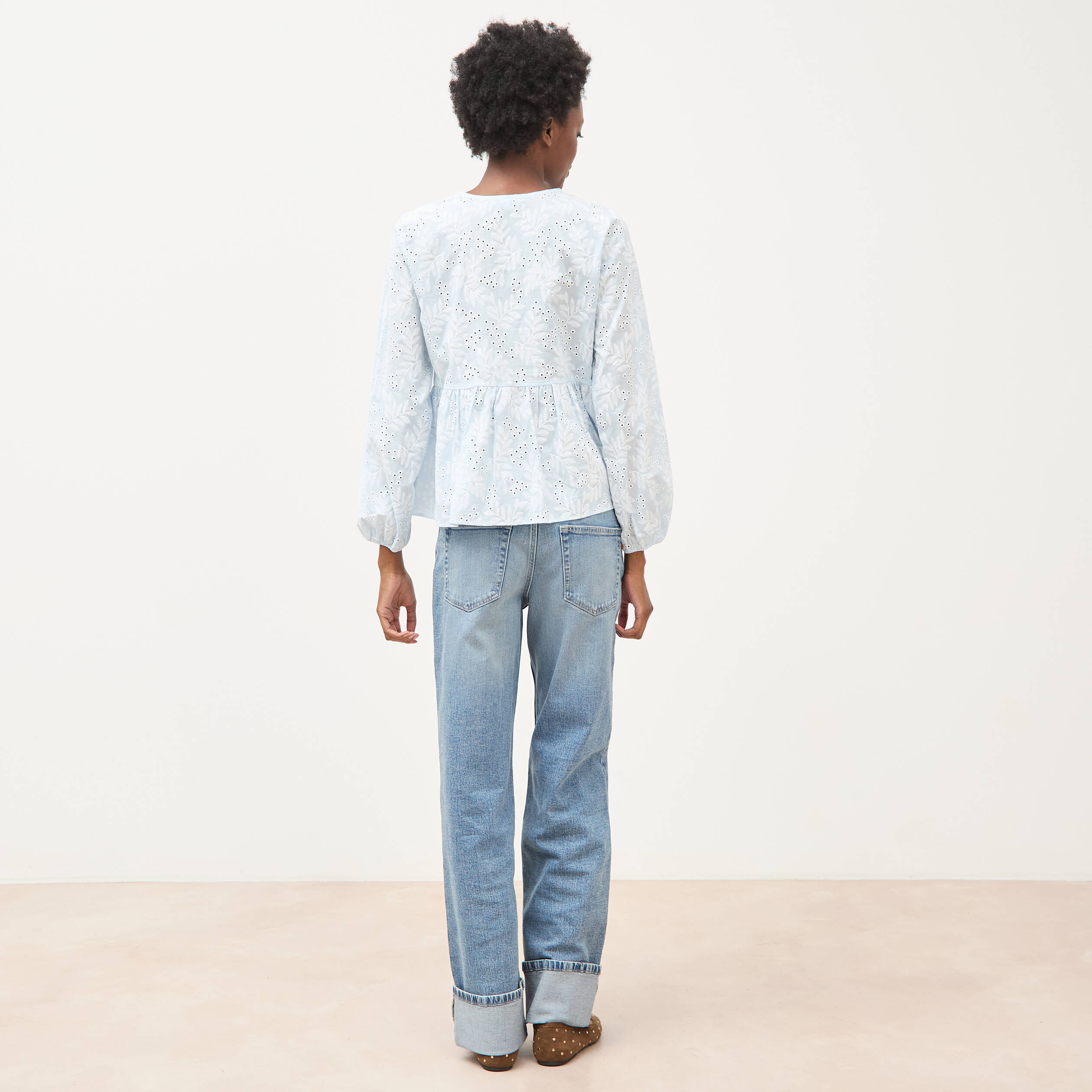 Chemise col v manches longues en coton blanc femme