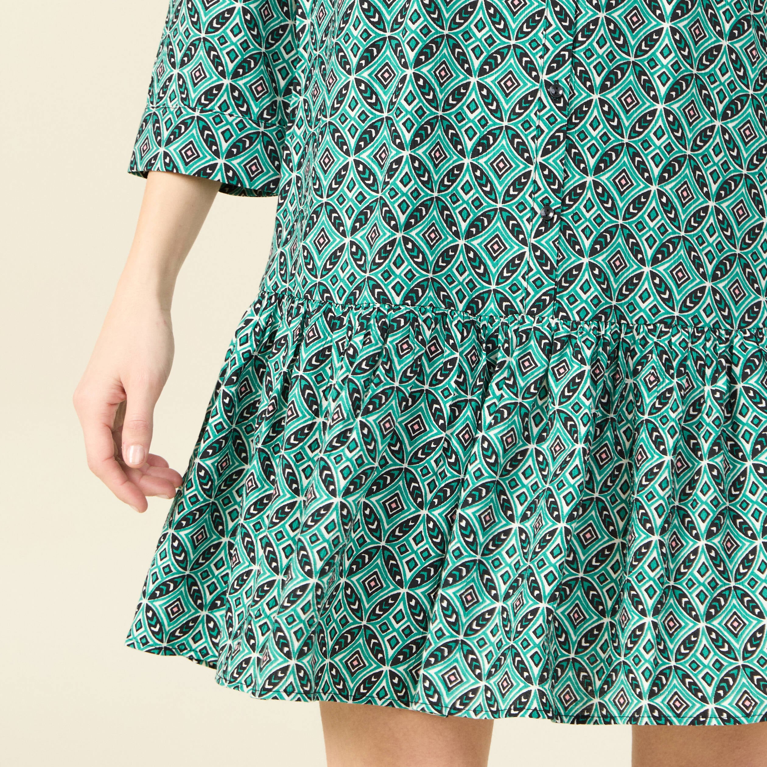 Robe courte &eacute;vas&eacute;e manches longues vert femme