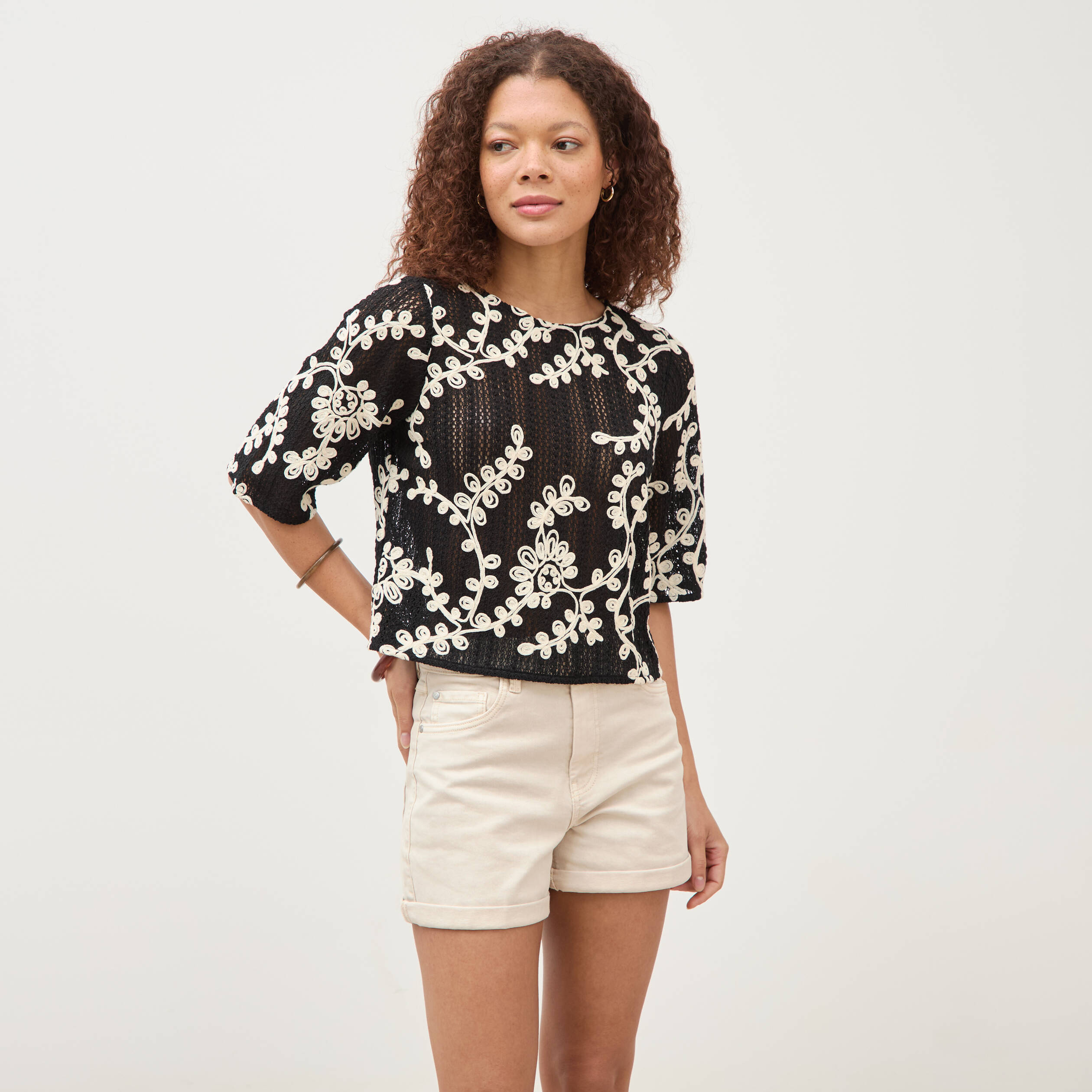 T-shirt brod&eacute; col rond manches 3/4 noir femme