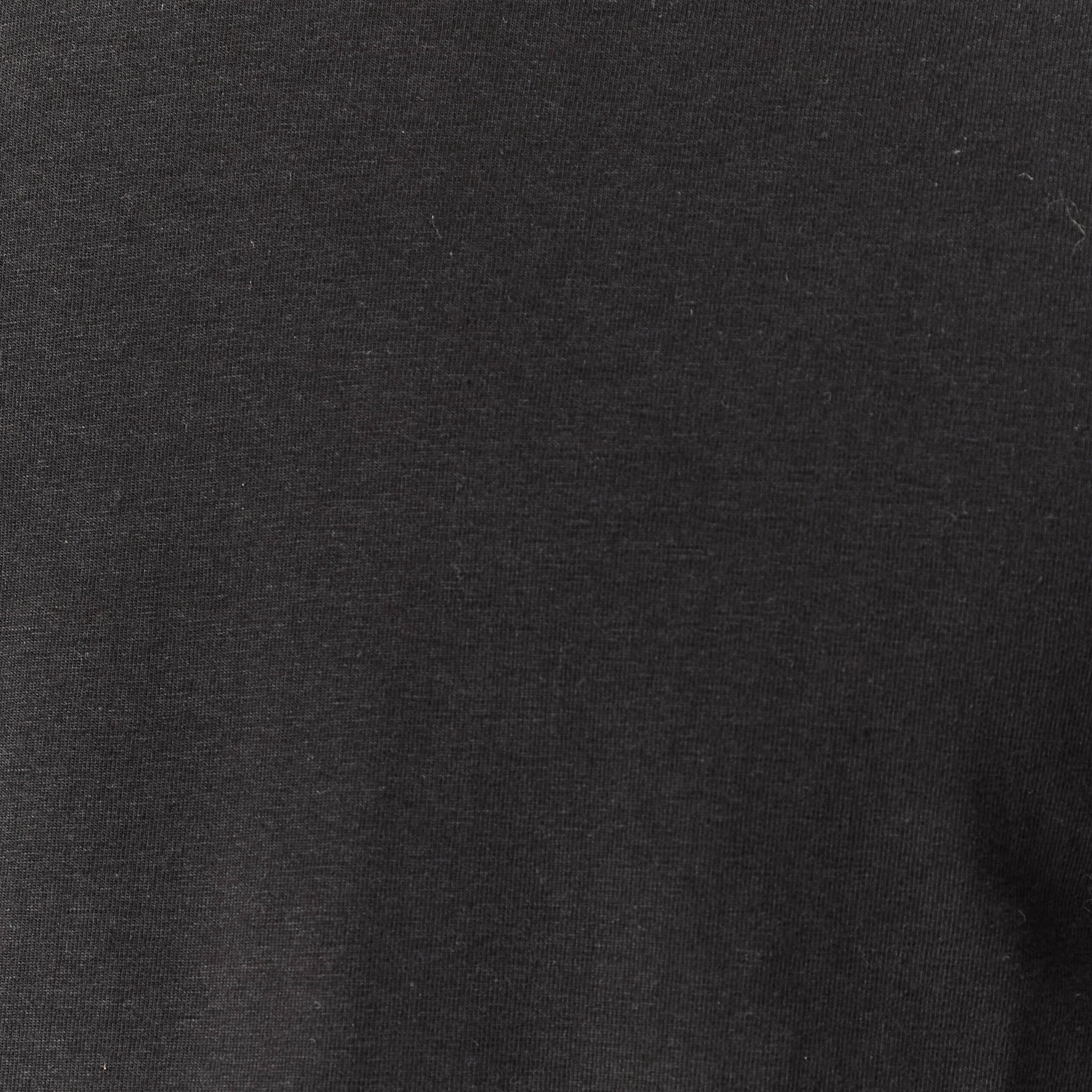 T-shirt ajust&eacute; col v manches courtes noir homme