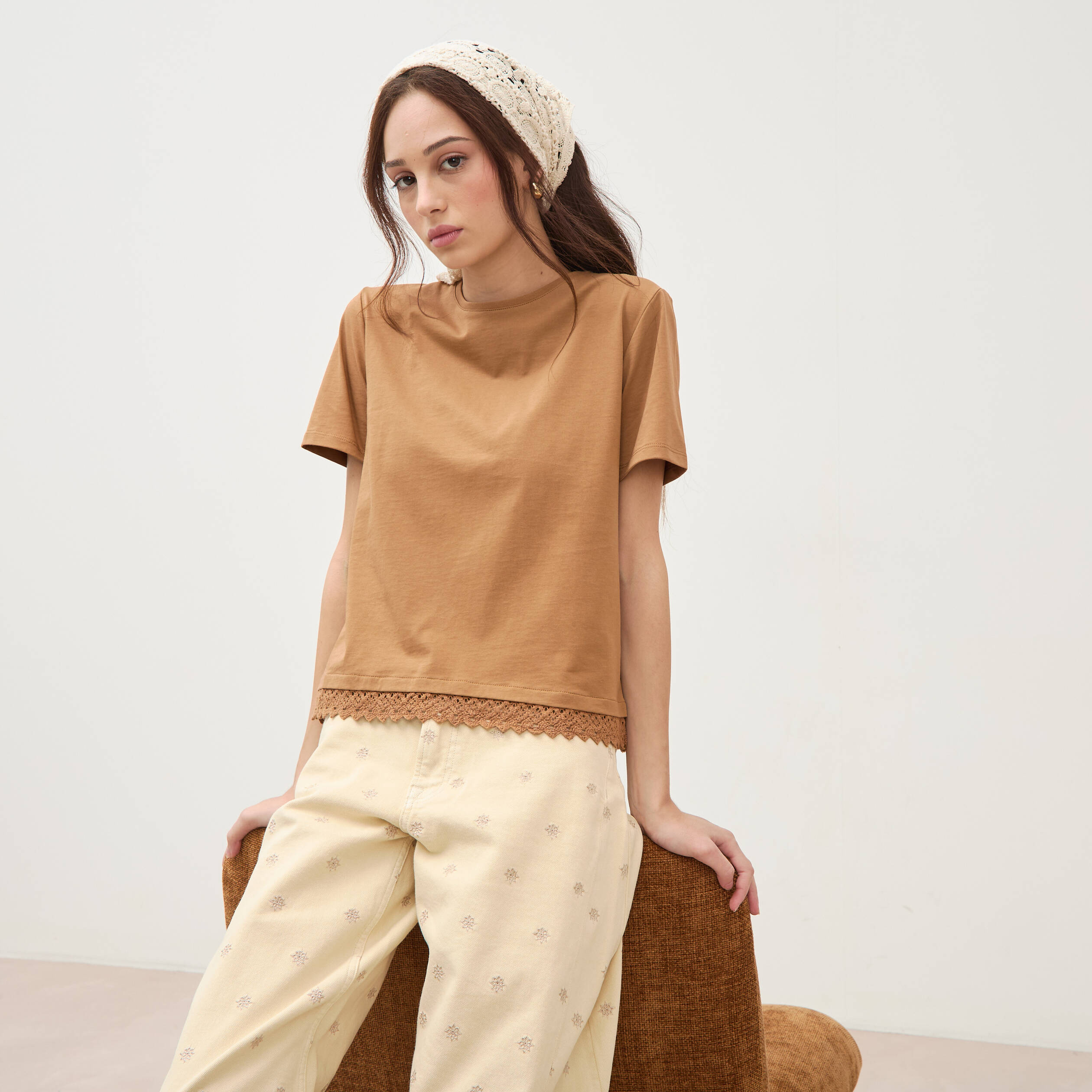 T-shirt droit col rond manches courtes marron femme