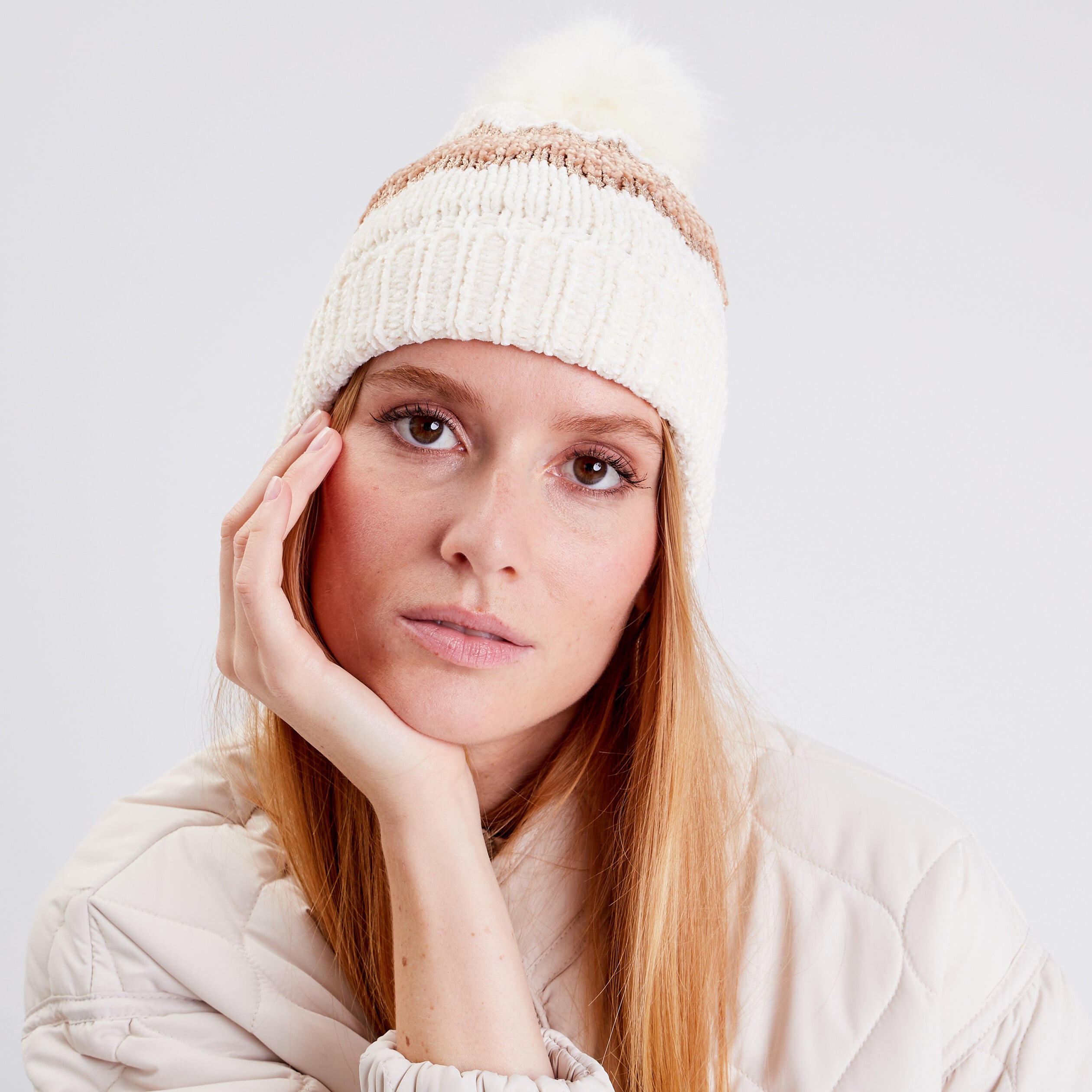 Bonnet &agrave; pompon ecru femme