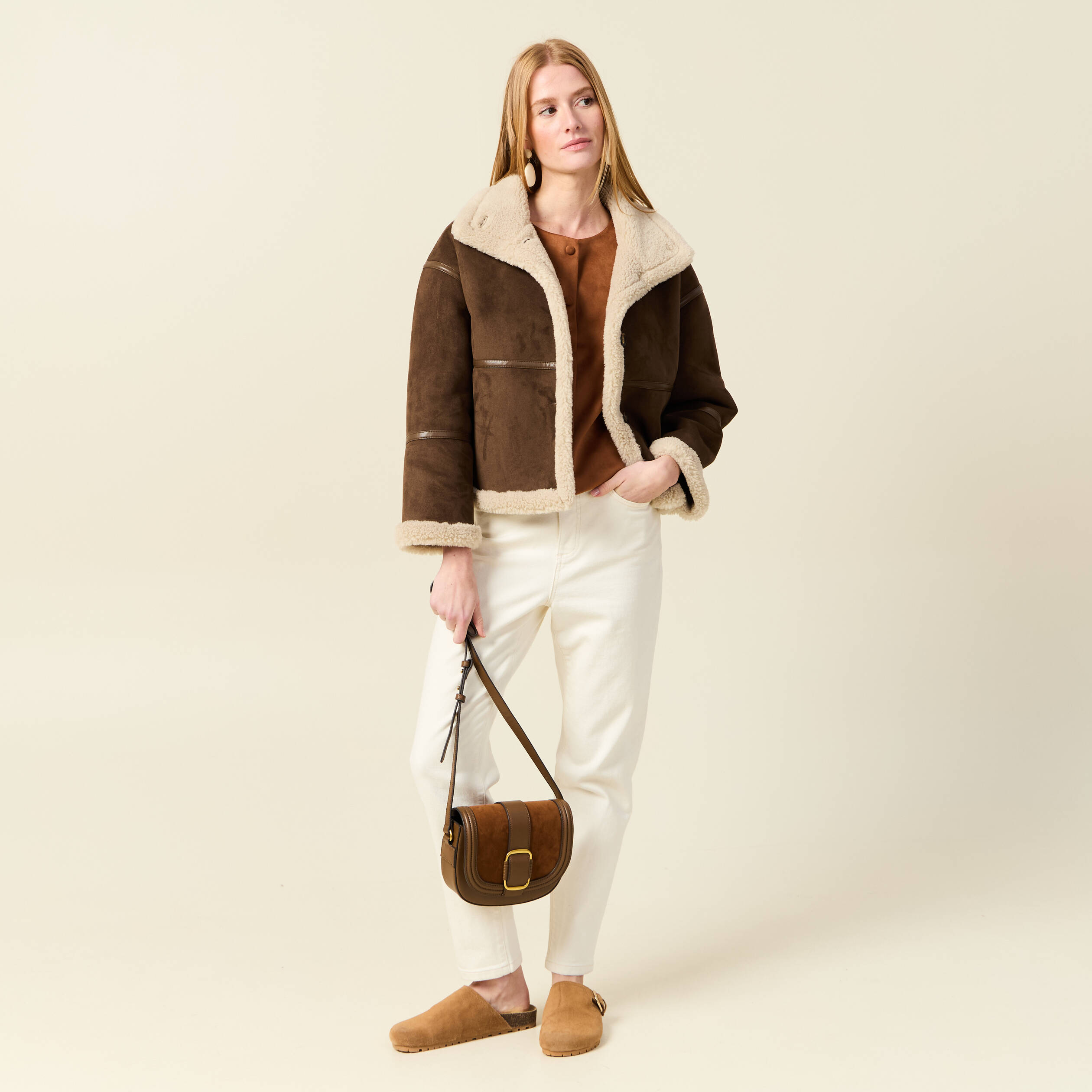 Manteau oversize court col classique marron fonc&eacute; femme