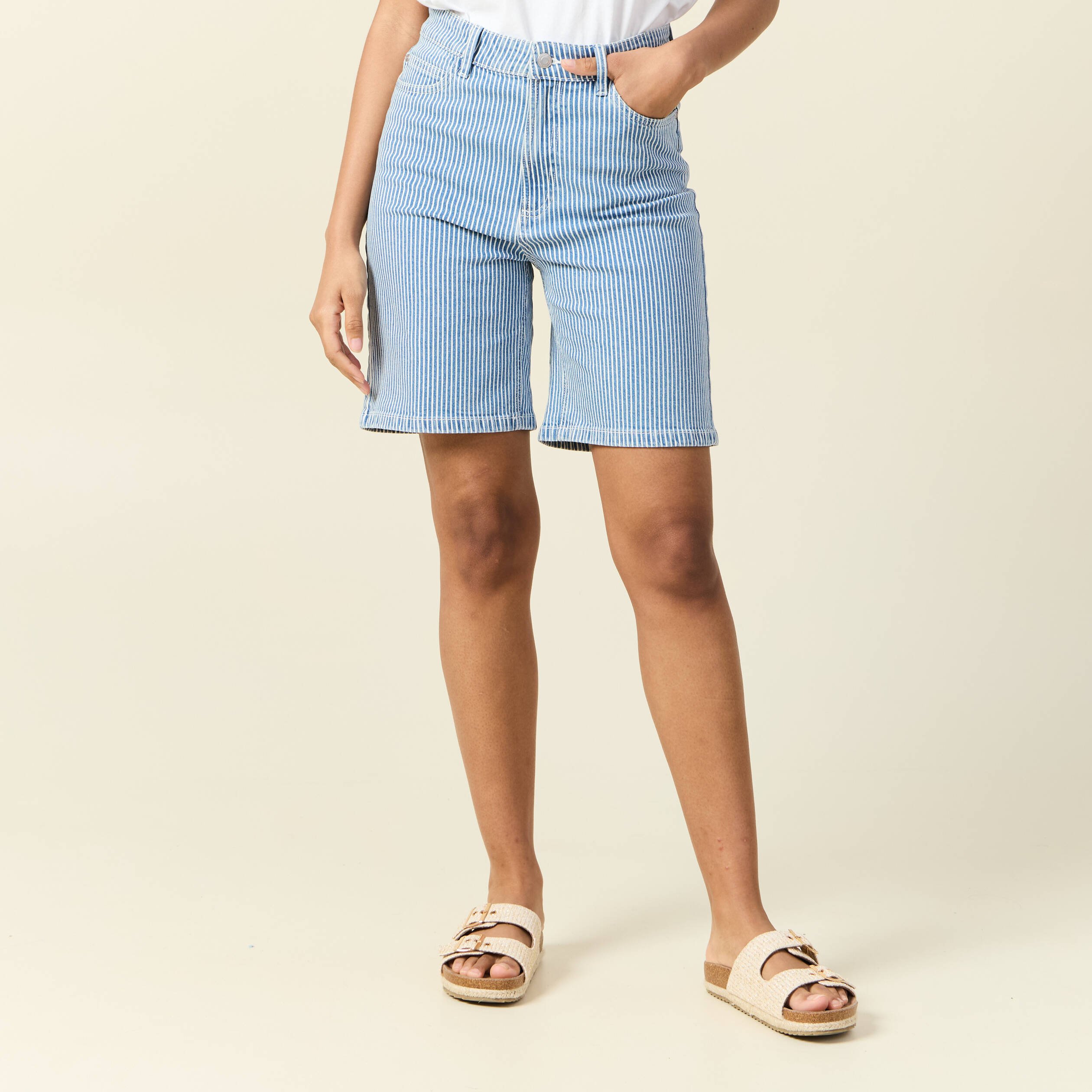 bermuda droit en jean denim stone femme Bermuda droit en jean denim stone femme