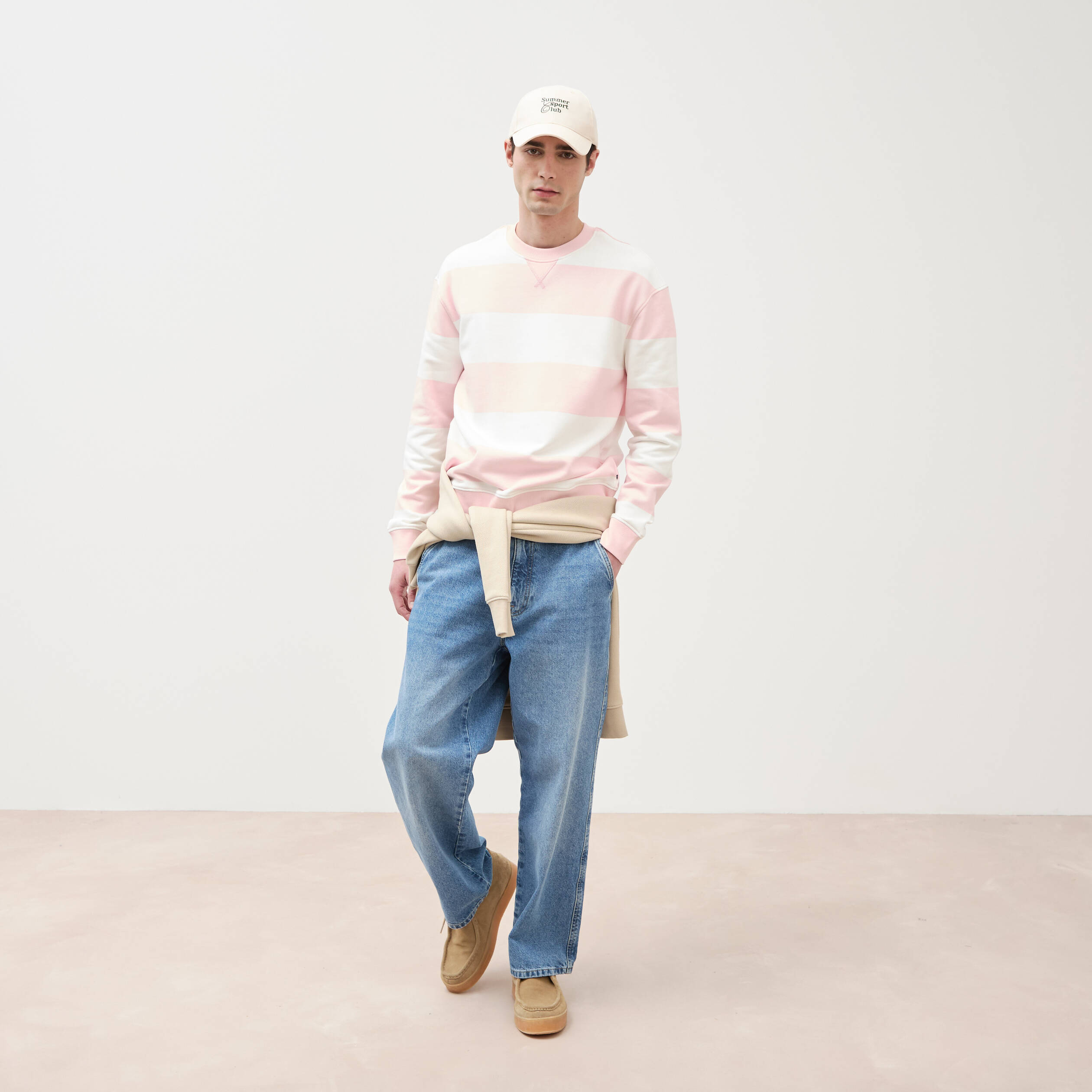 Sweat ray&eacute; col rond manches longues rose poudr&eacute;e homme