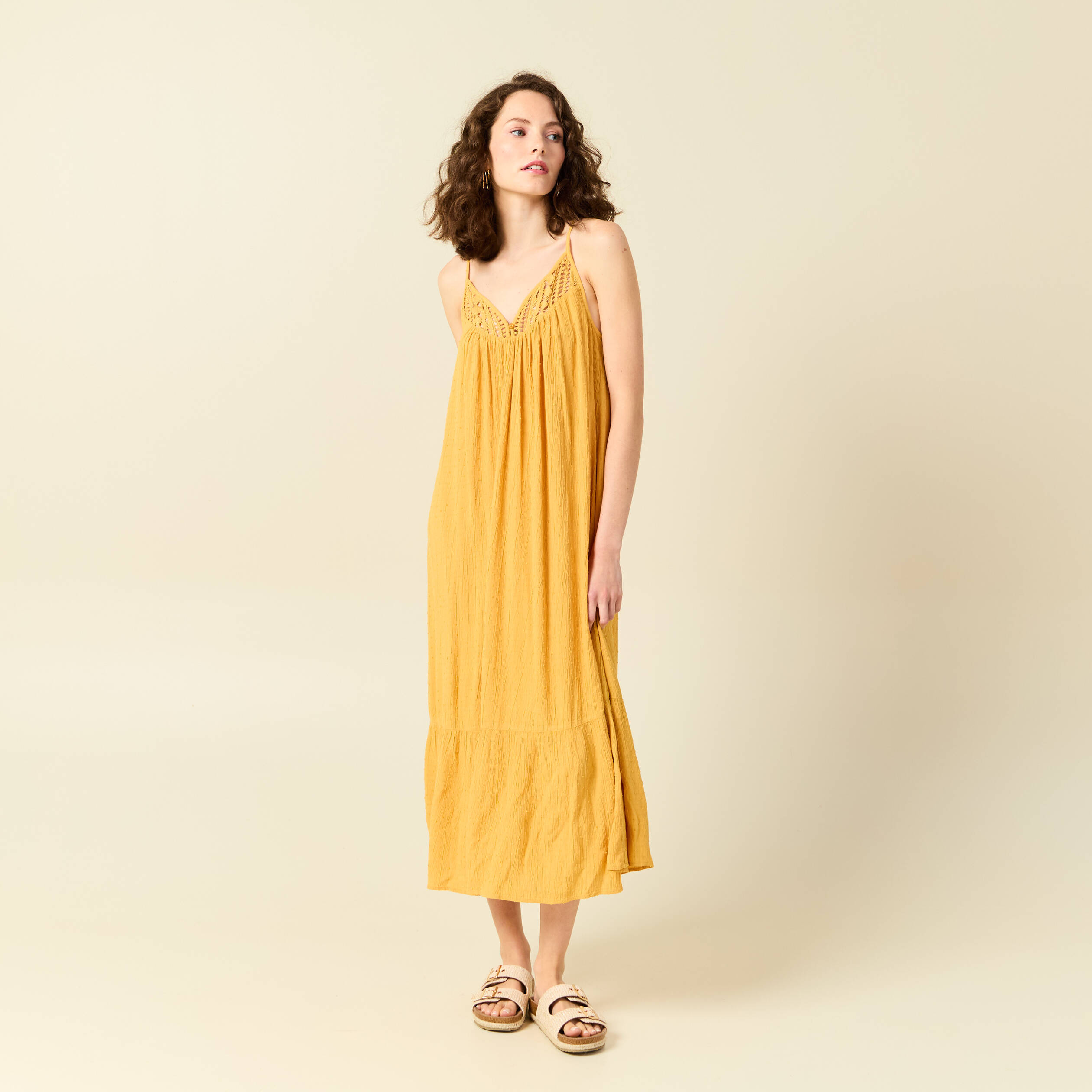 robe longue evasee fluide jaune femme Robe longue évasée fluide jaune femme