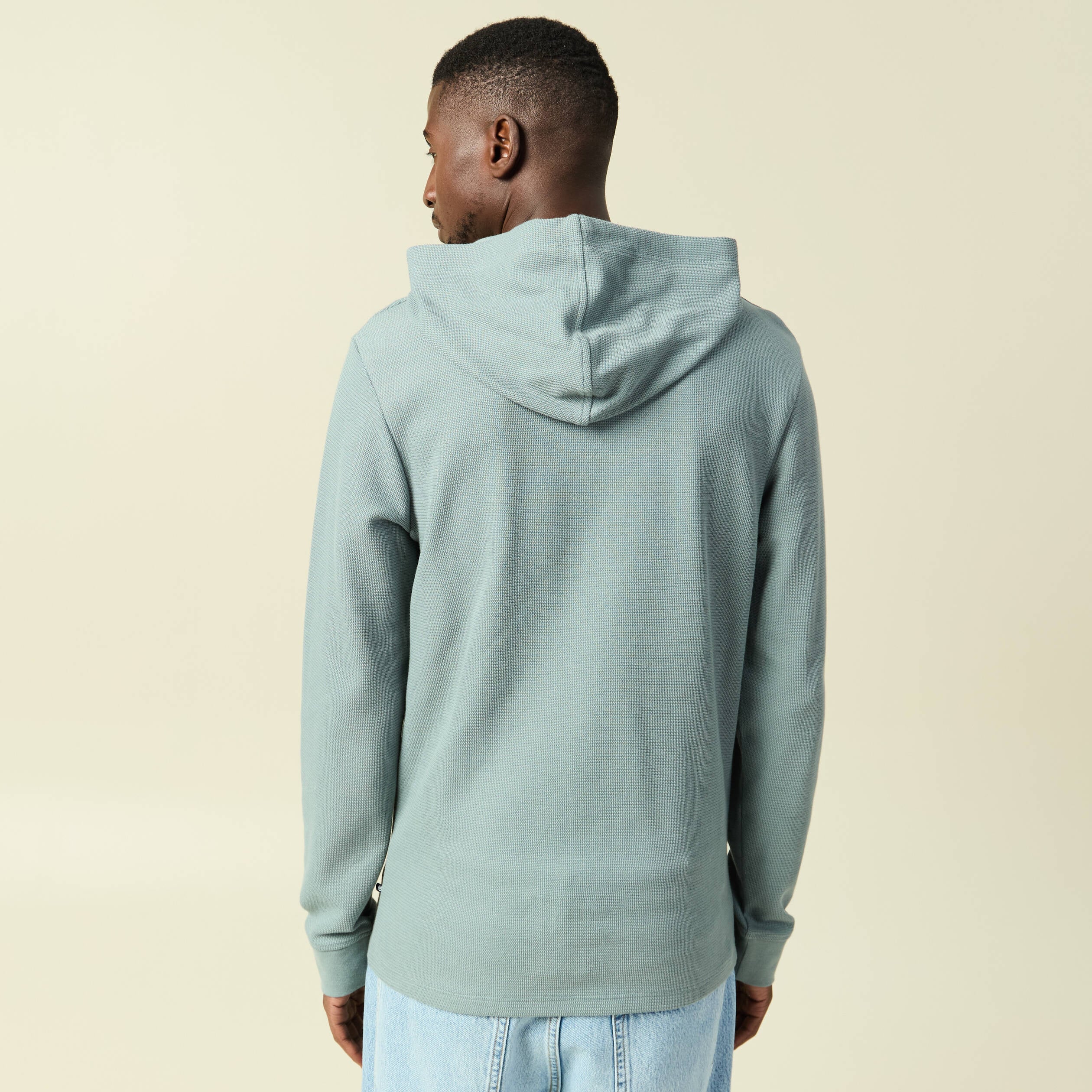 T-shirt &agrave; capuche bleu gris homme