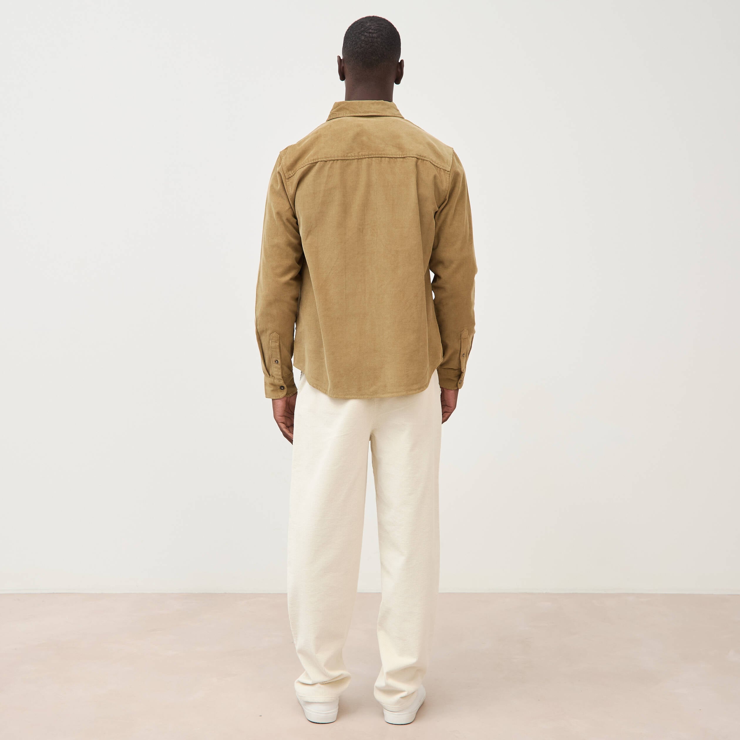 Chemise col classique en velours vert kaki homme