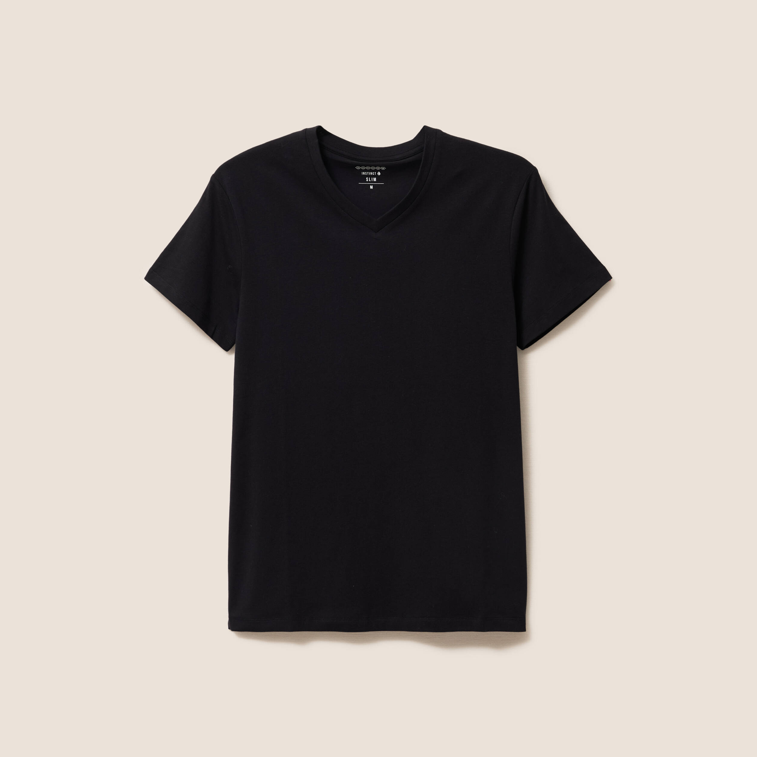 T-shirt ajust&eacute; col v manches courtes noir homme
