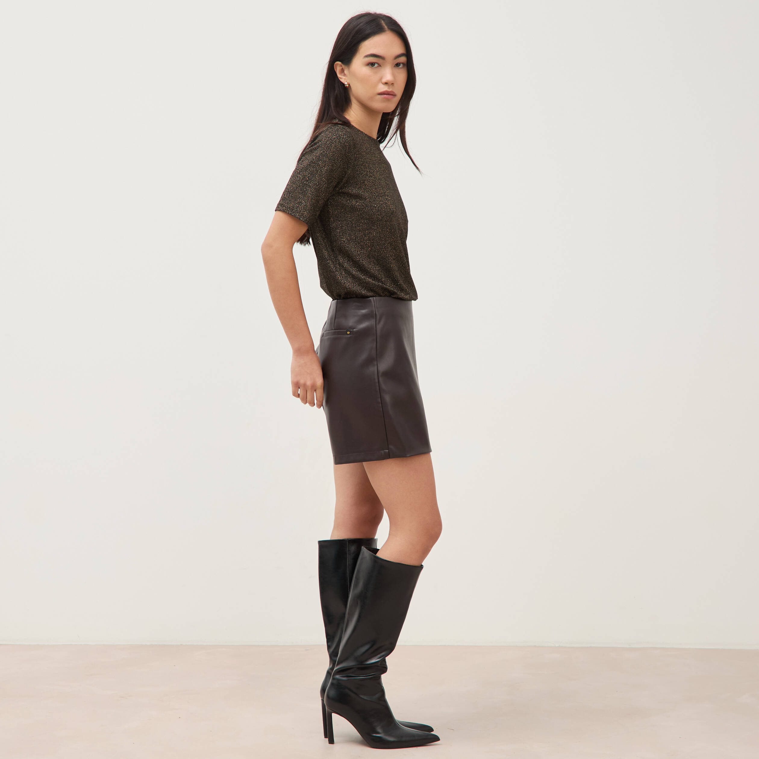 Jupe-short en similicuir doubl&eacute;e marron fonc&eacute; femme