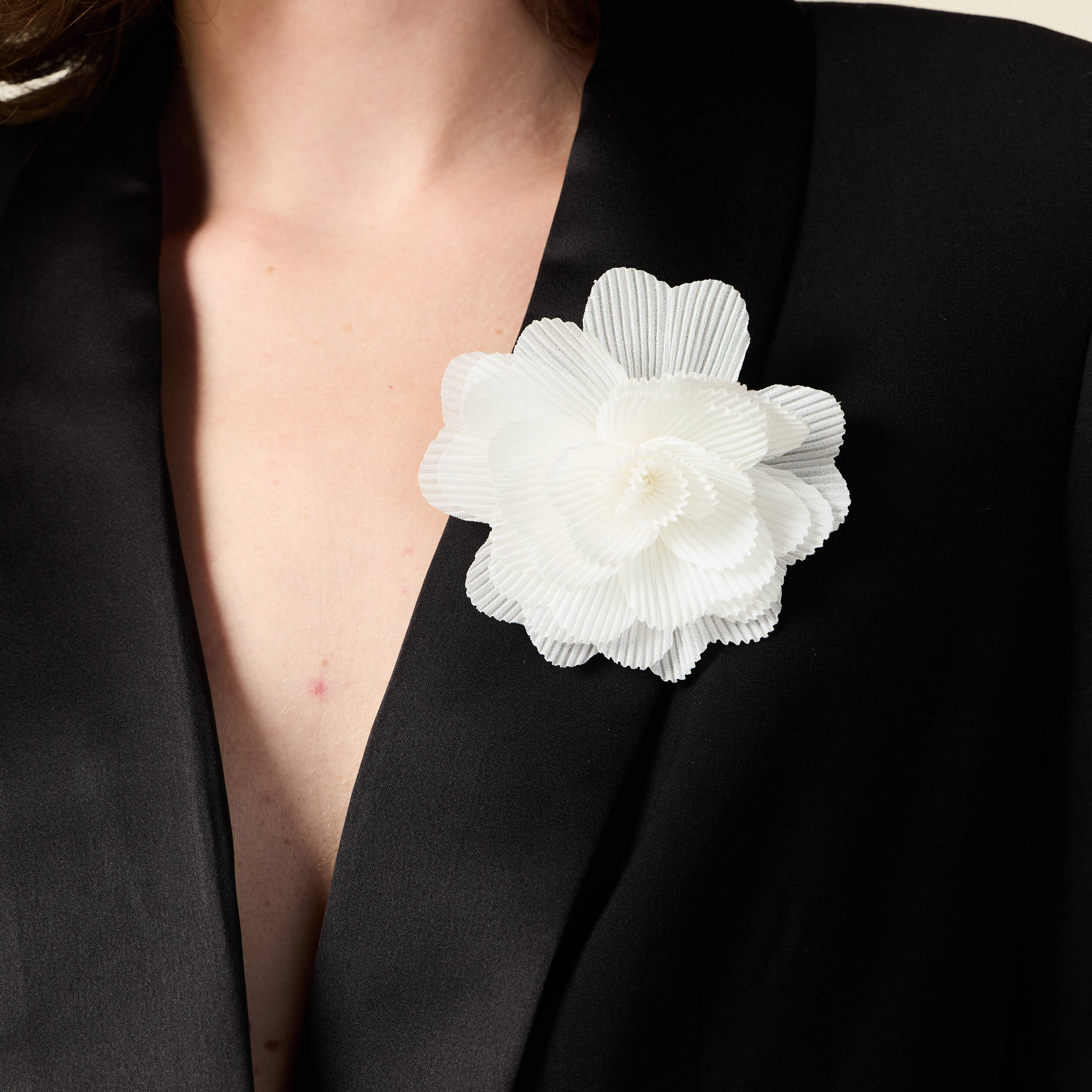 broche fleur plissee ecru femme Broche fleur plissée ecru femme