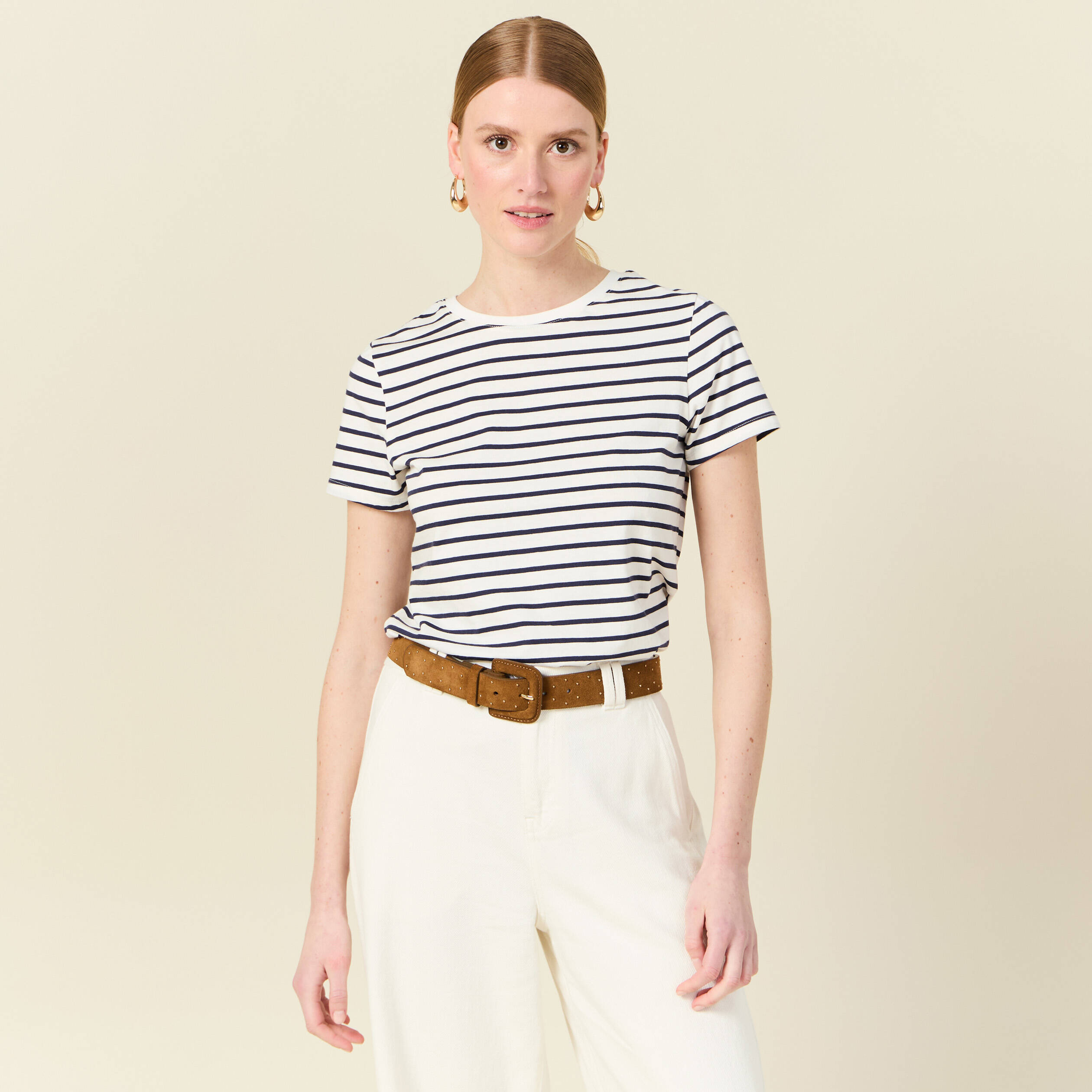T-shirt cintr&eacute; col rond manches courtes ecru femme