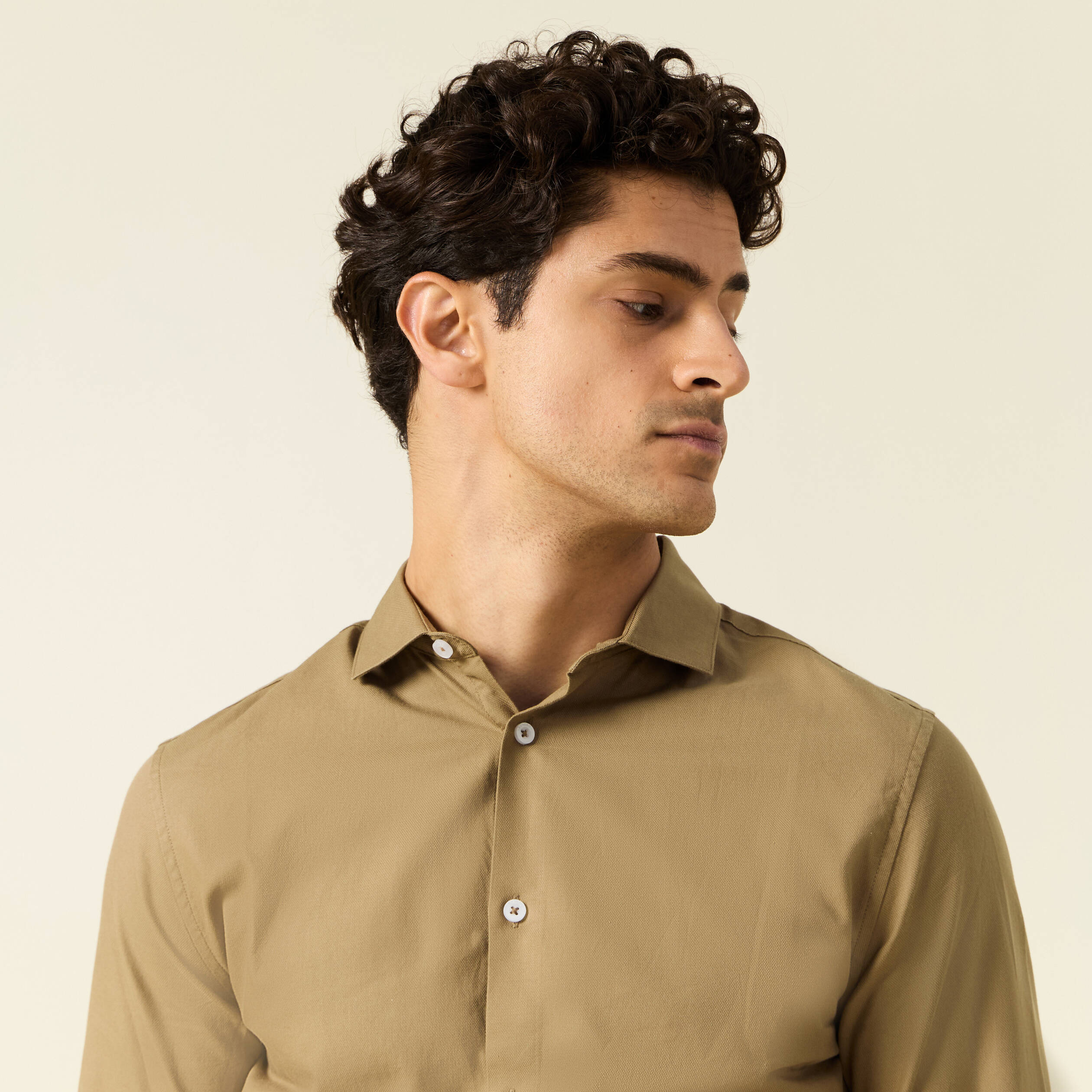 Col cintr&eacute; en coton manches longues marron homme