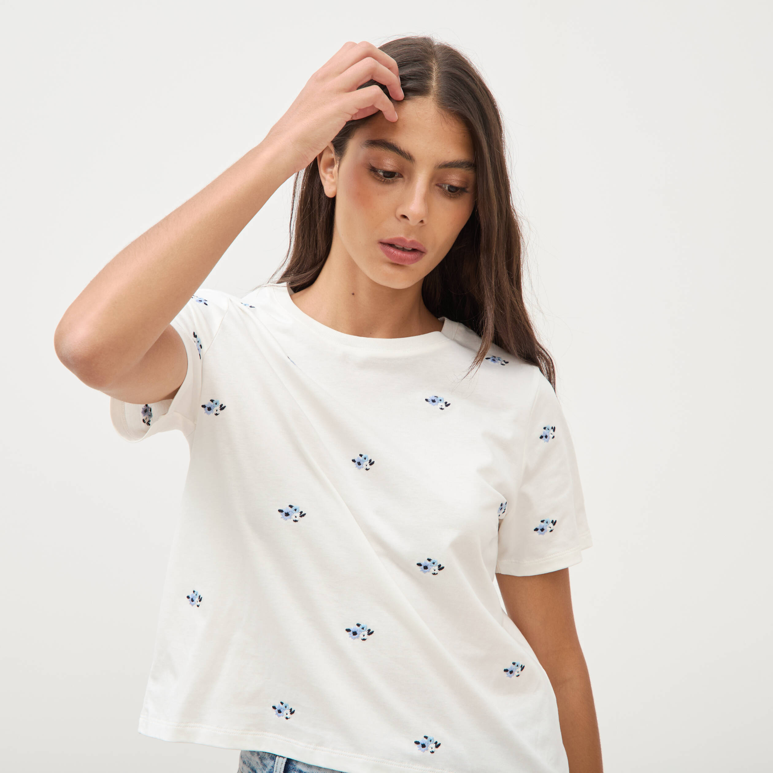 T-shirt droit col rond brod&eacute; en coton ivoire femme
