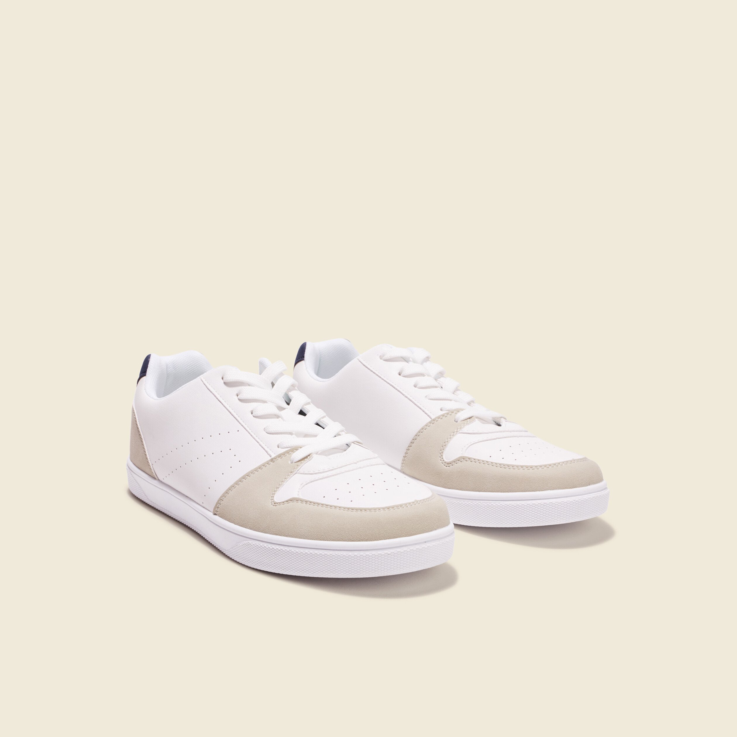 baskets plates a lacets blanc homme Baskets plates à lacets blanc homme
