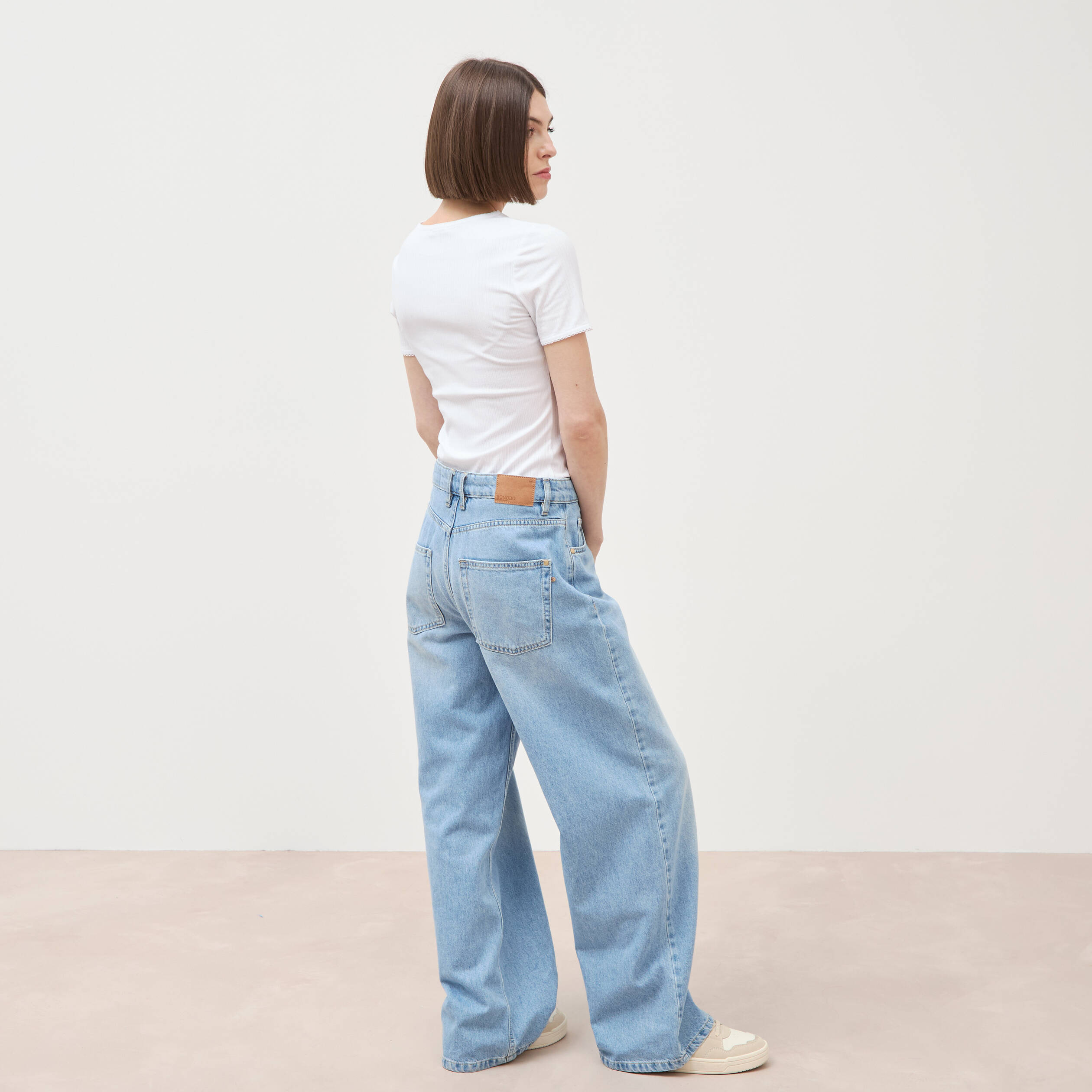 Jeans loose taille standard en coton denim bleach femme