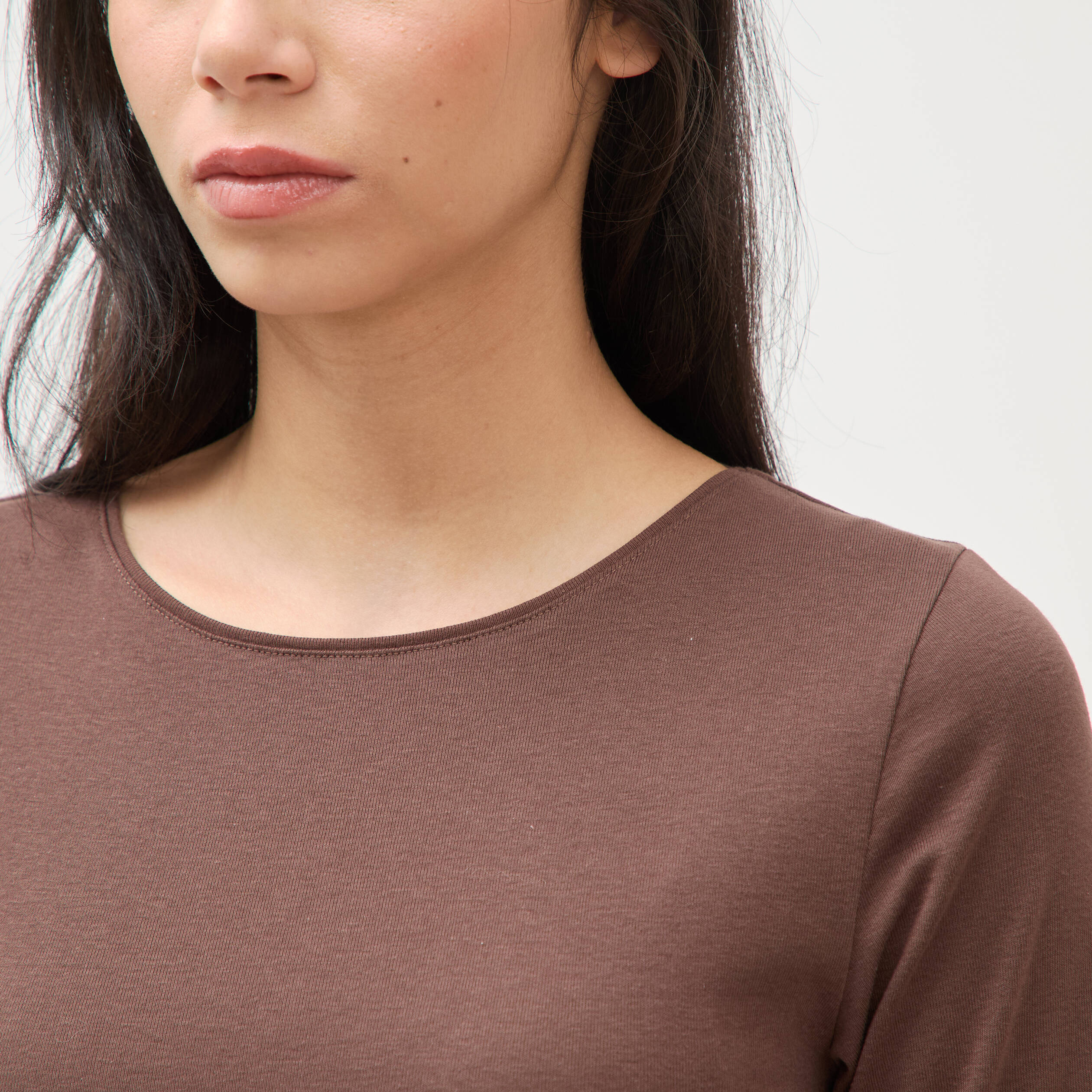 T-shirt cintr&eacute; manches longues col rond marron femme