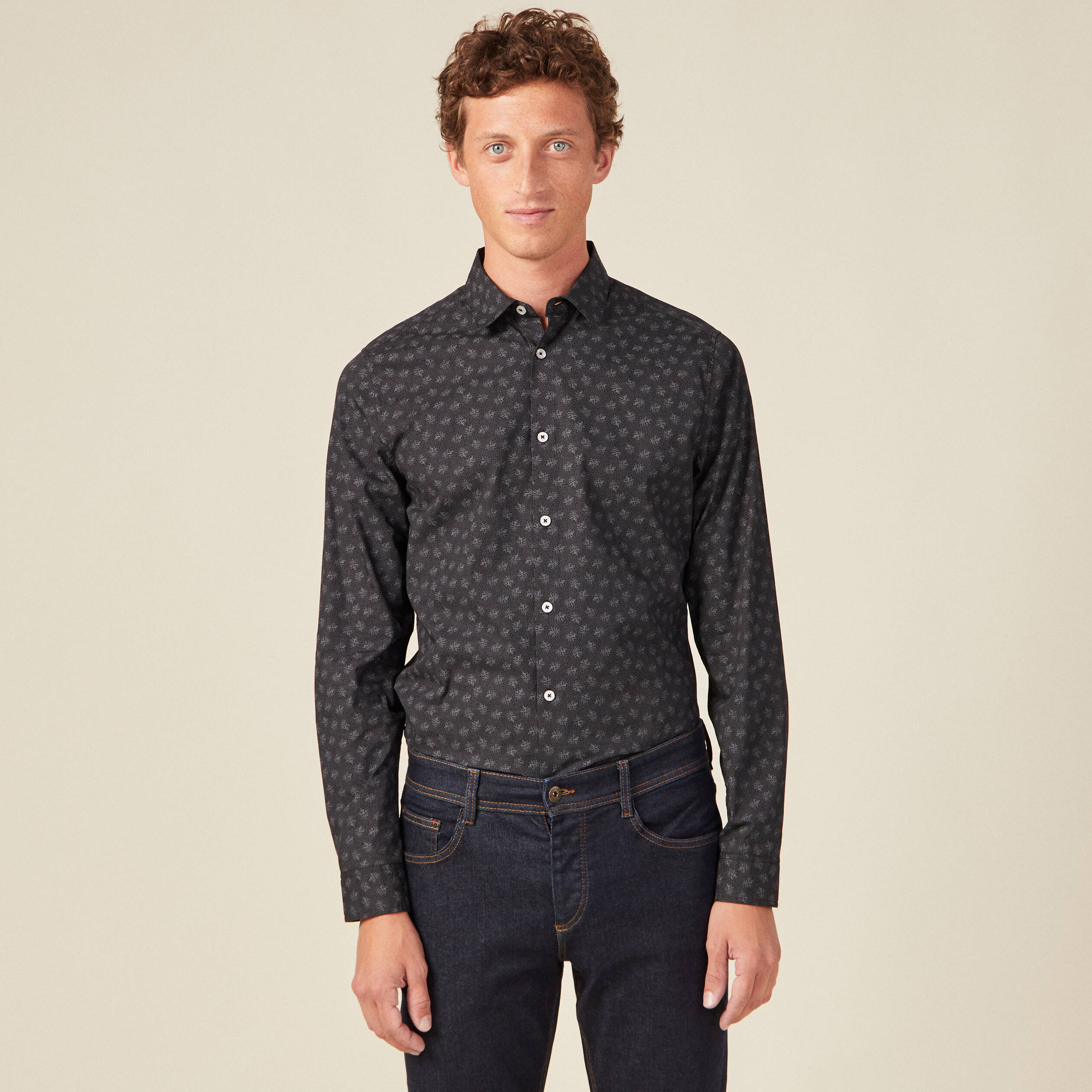 Chemise cintr&eacute;e en coton manches longues noir homme